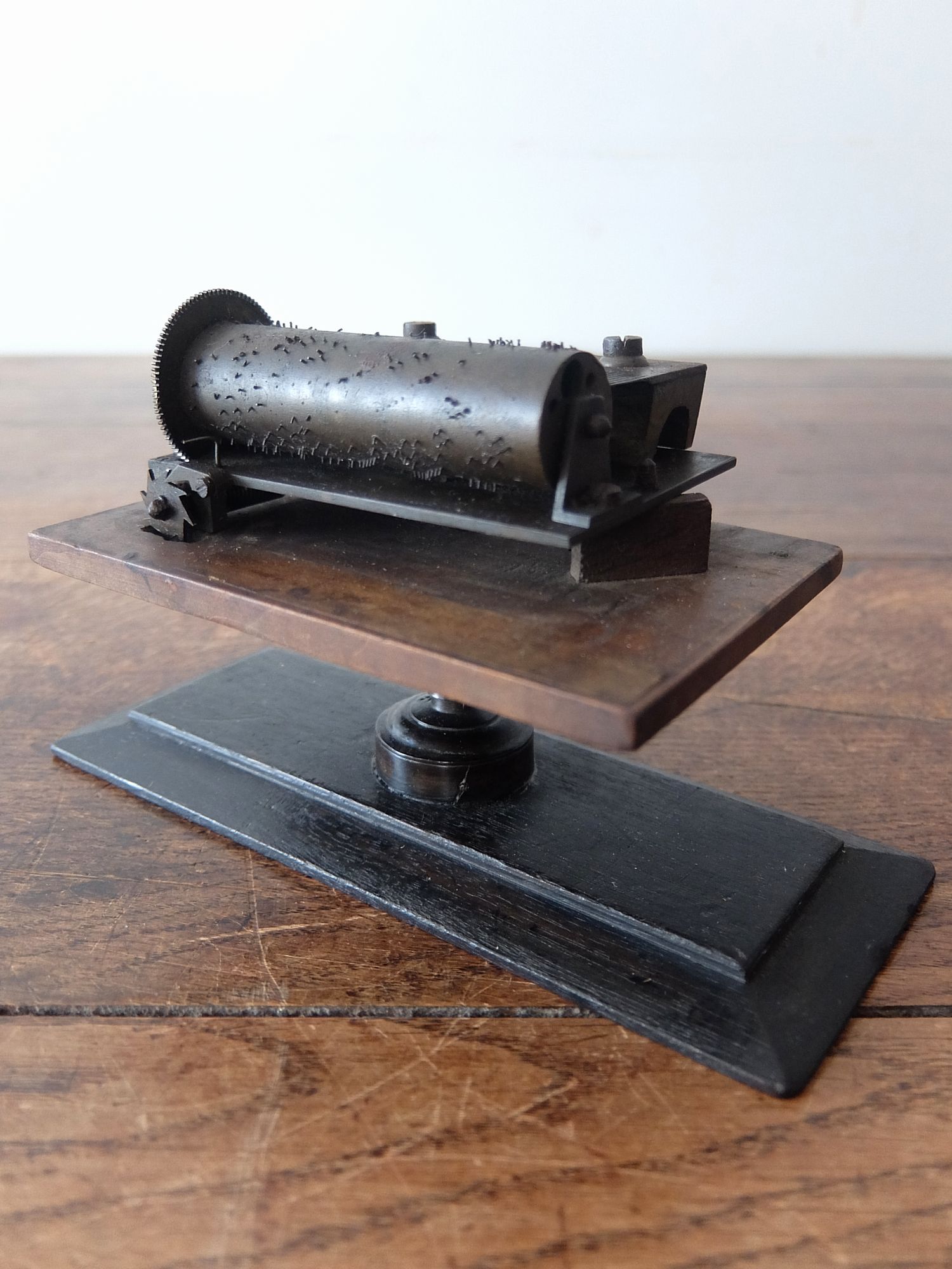 Hand Crank Music Box (A0125)