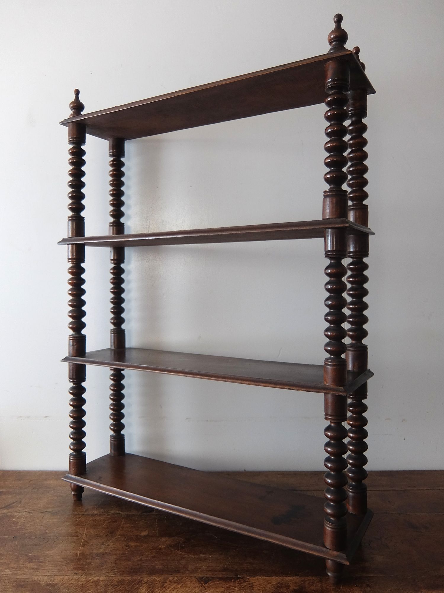 French Shelf (A1025)