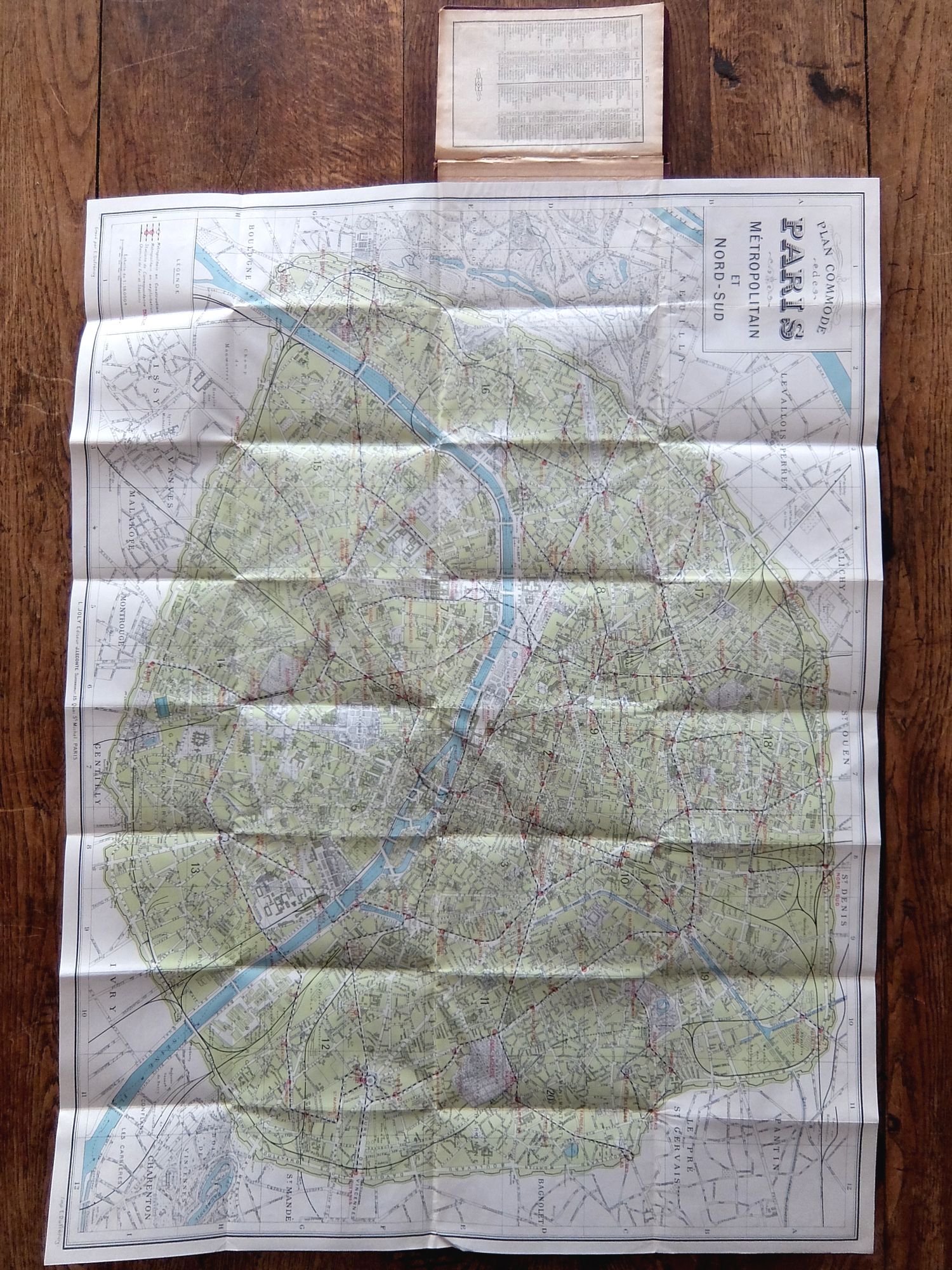 Guide Book 【Paris】 (A0620)