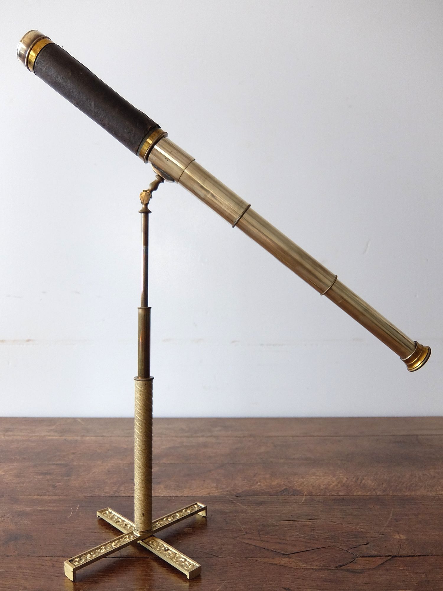 Telescope with Stand (A1020)