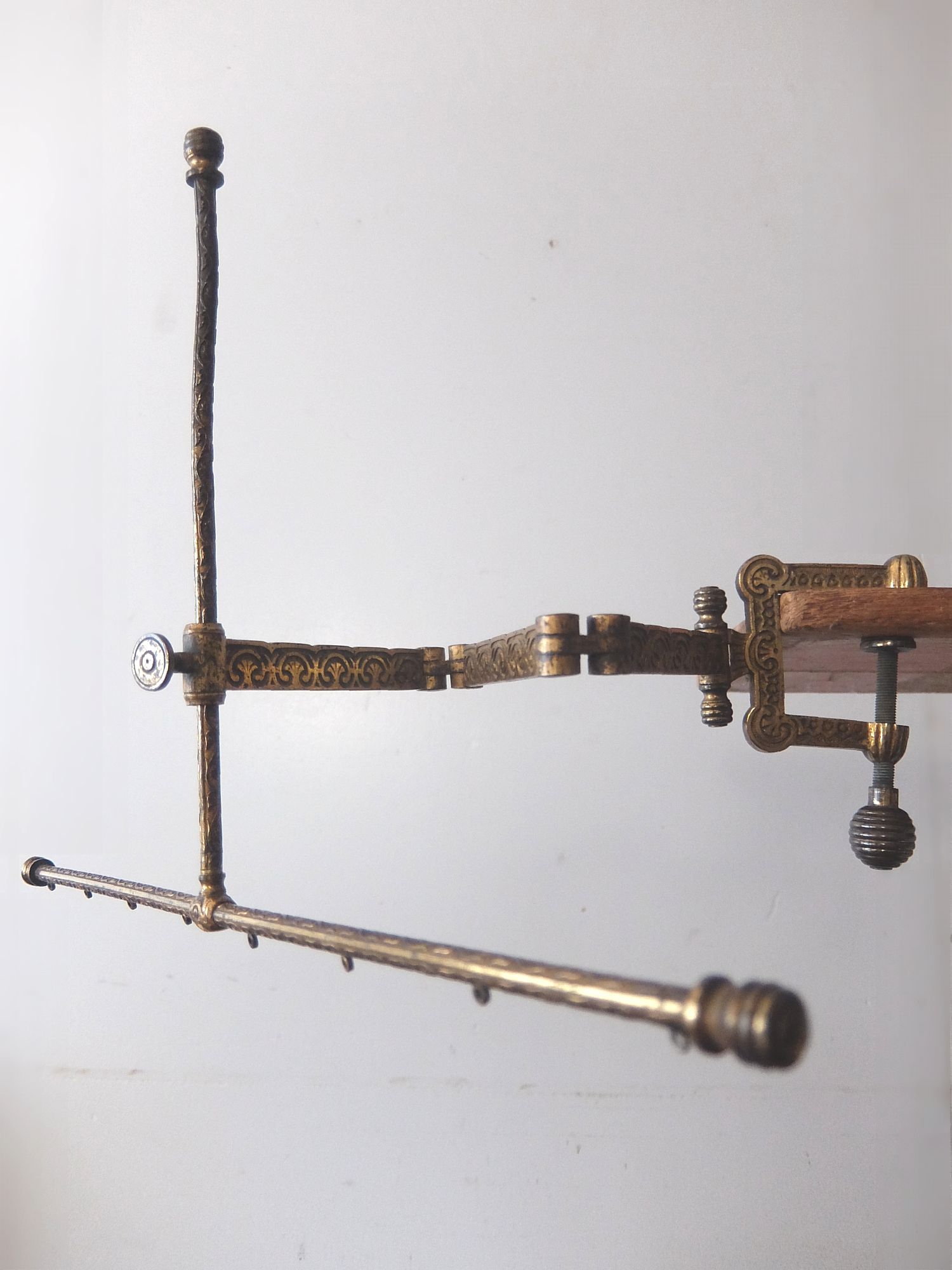 Adjustable Brass Holder (A0125)