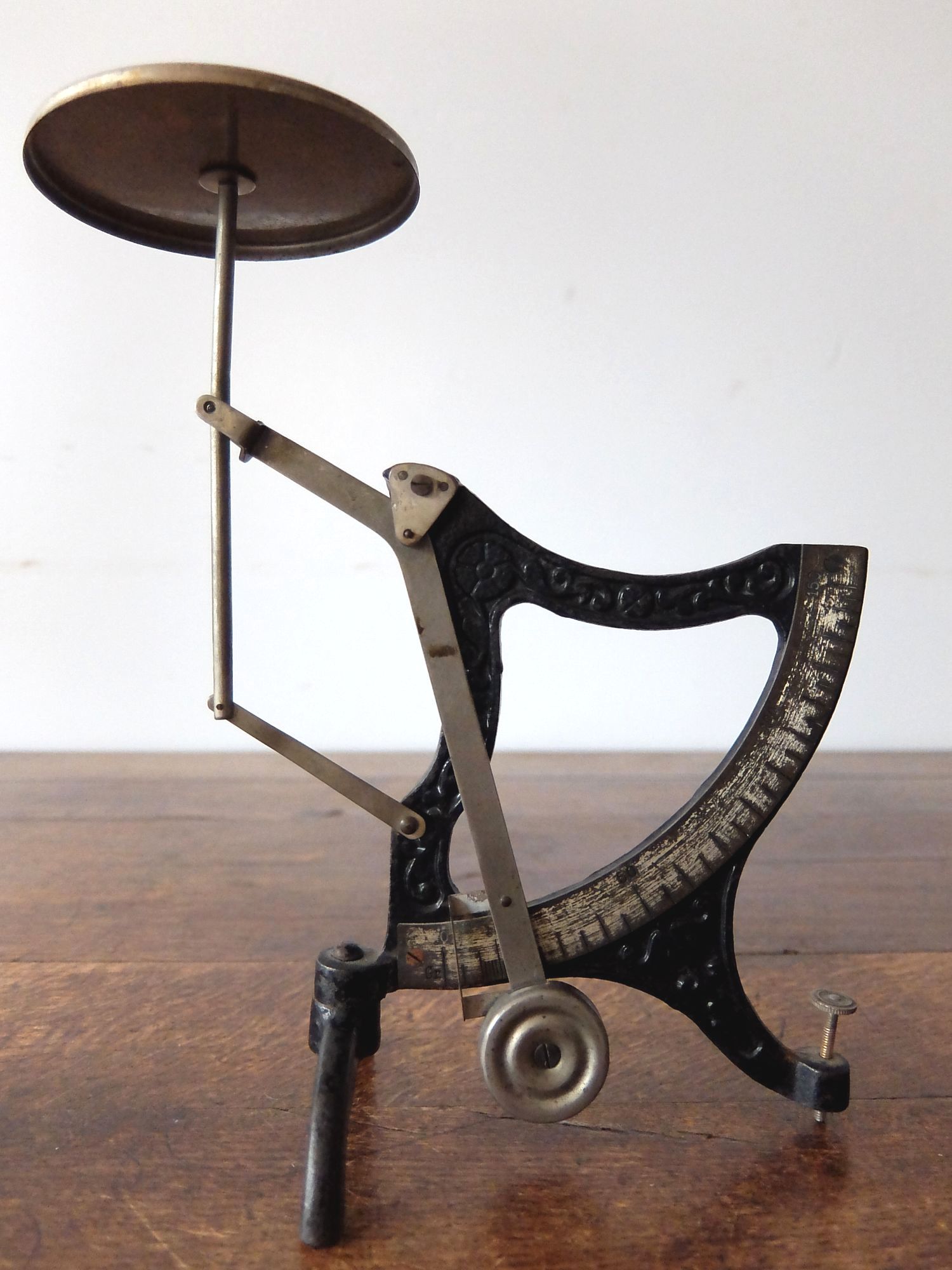 Letter Scale (A0821)