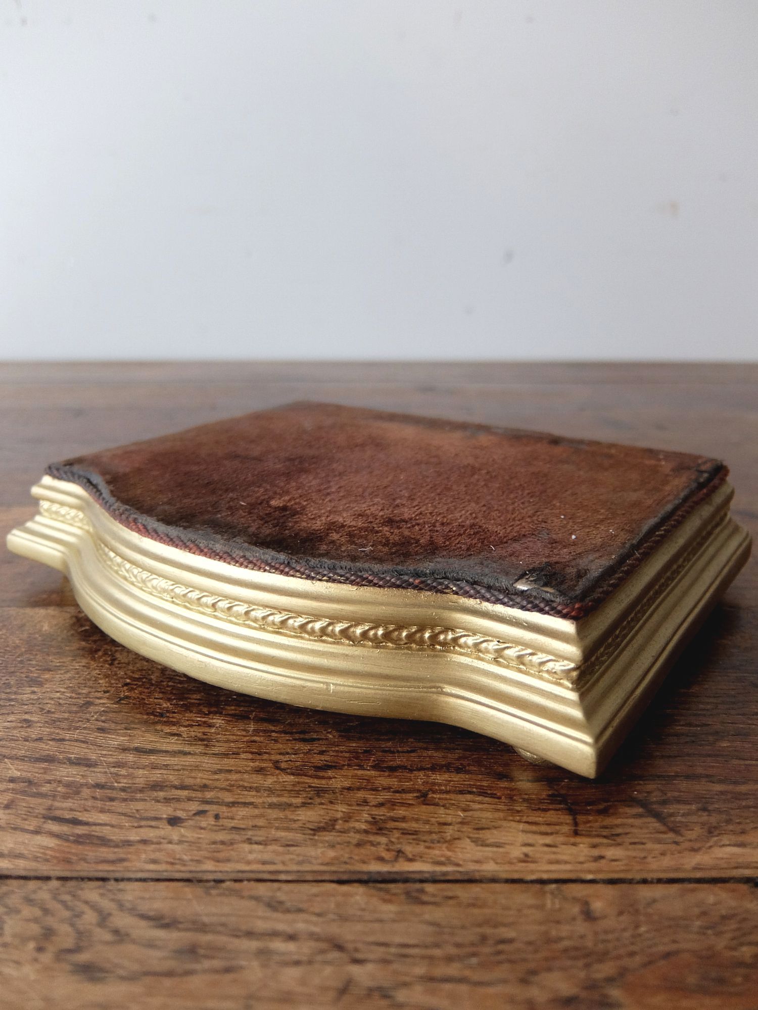 Display Base (F0619)