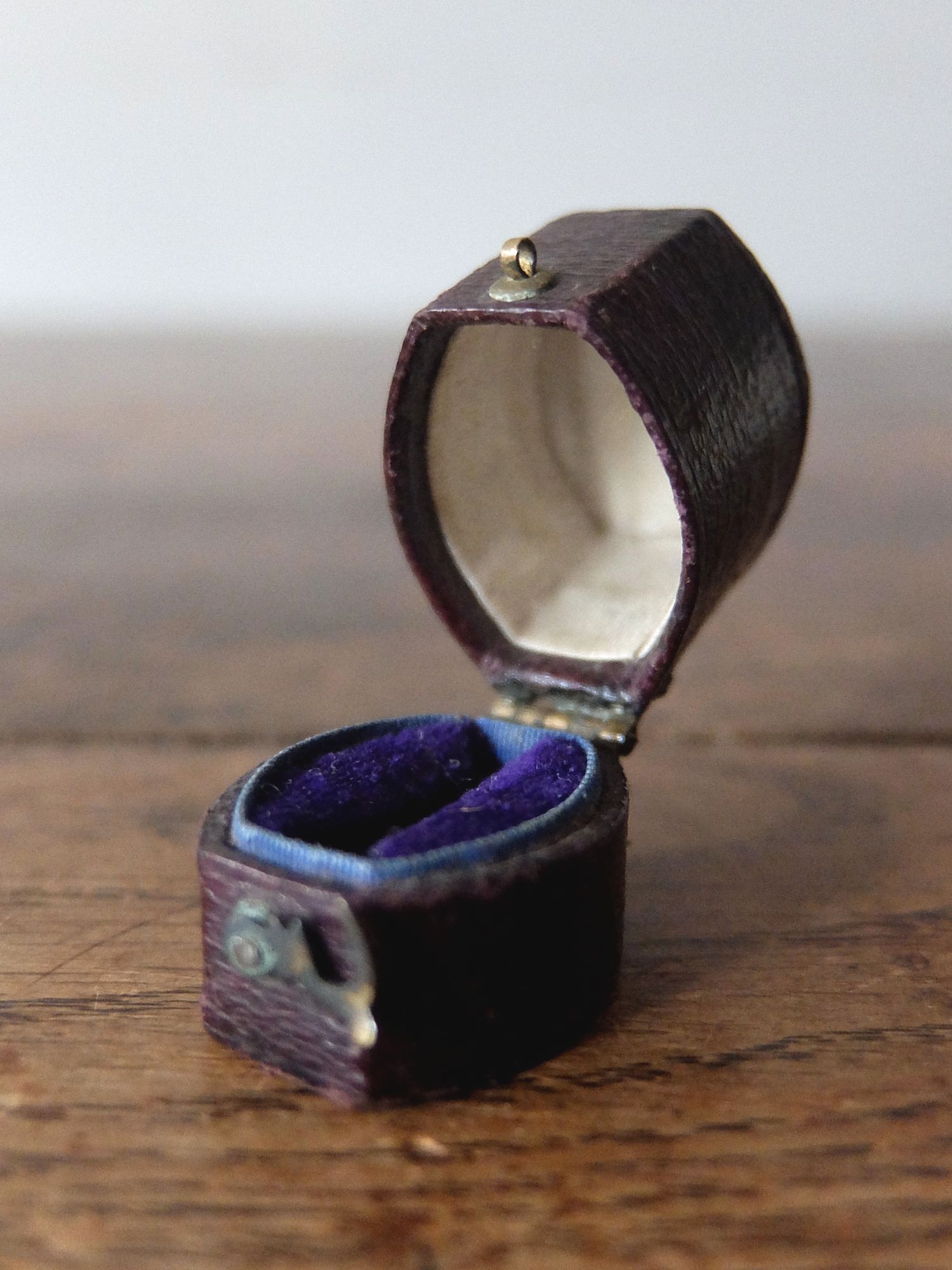 Antique Jewelry Box (M1222-02)
