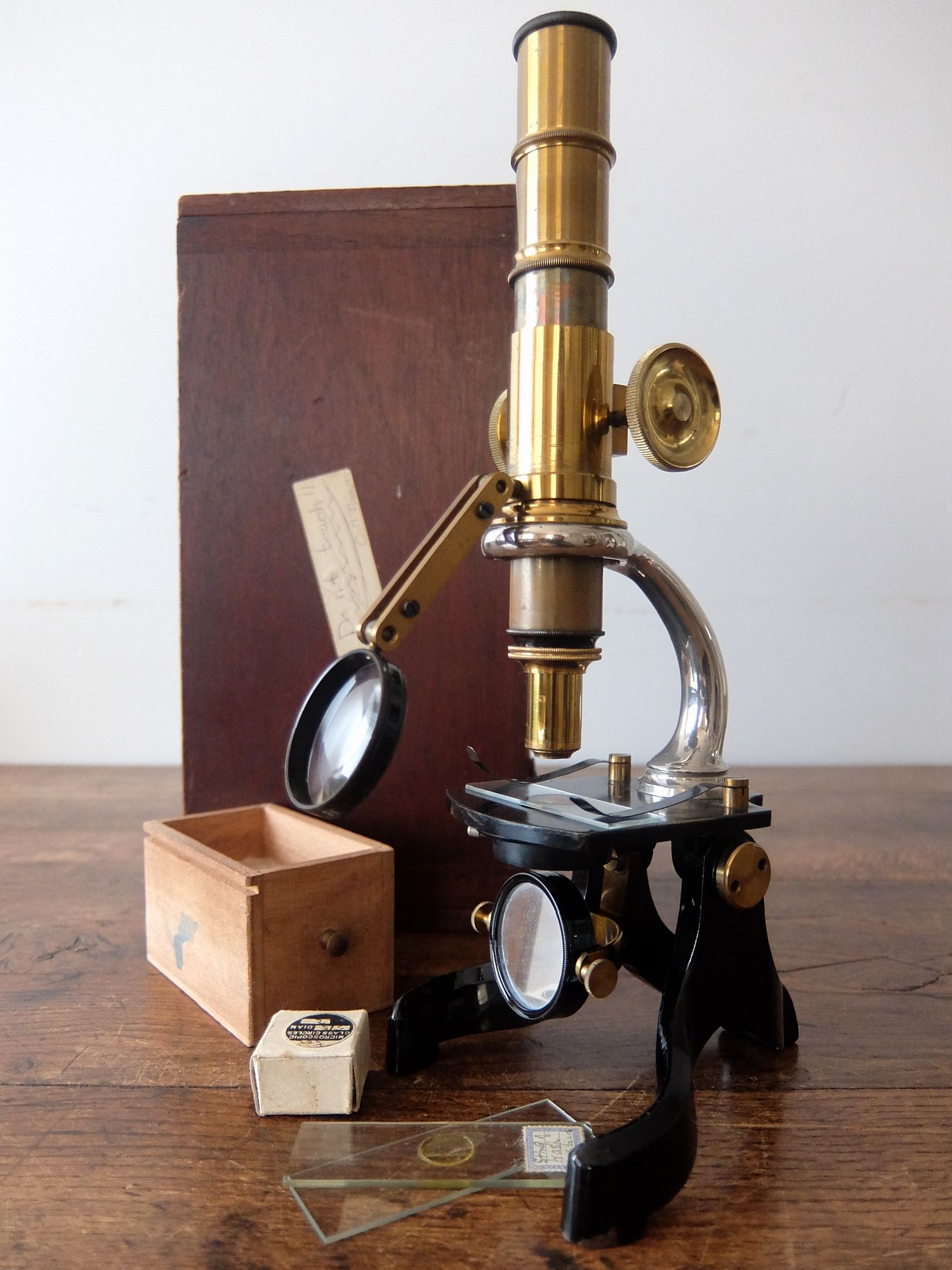 Microscope (A0525)