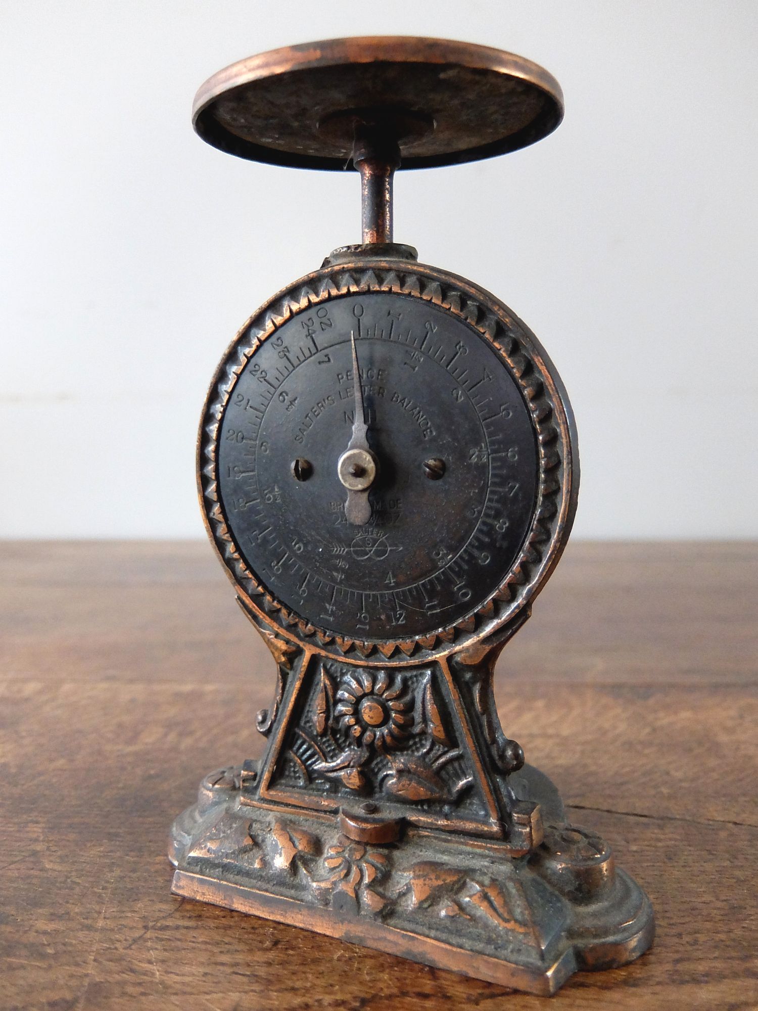Scale (A1221)
