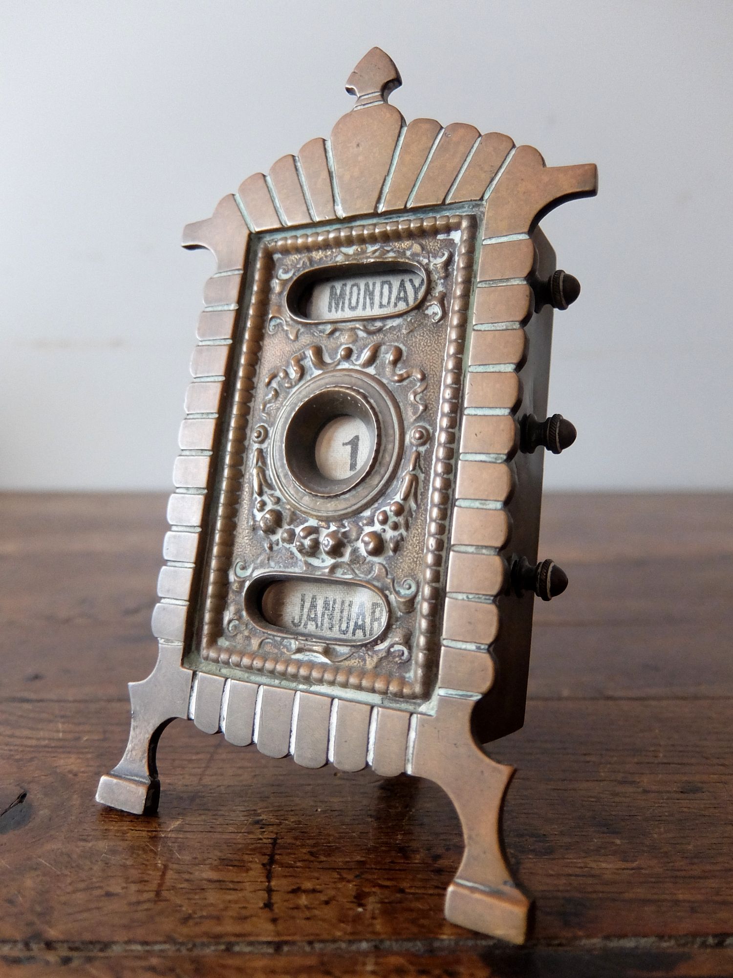 Perpetual Calendar (B0425)