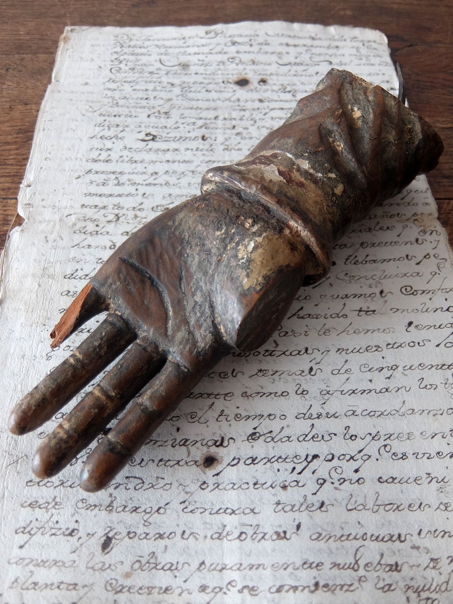 Carved Santos Hand (A0525)