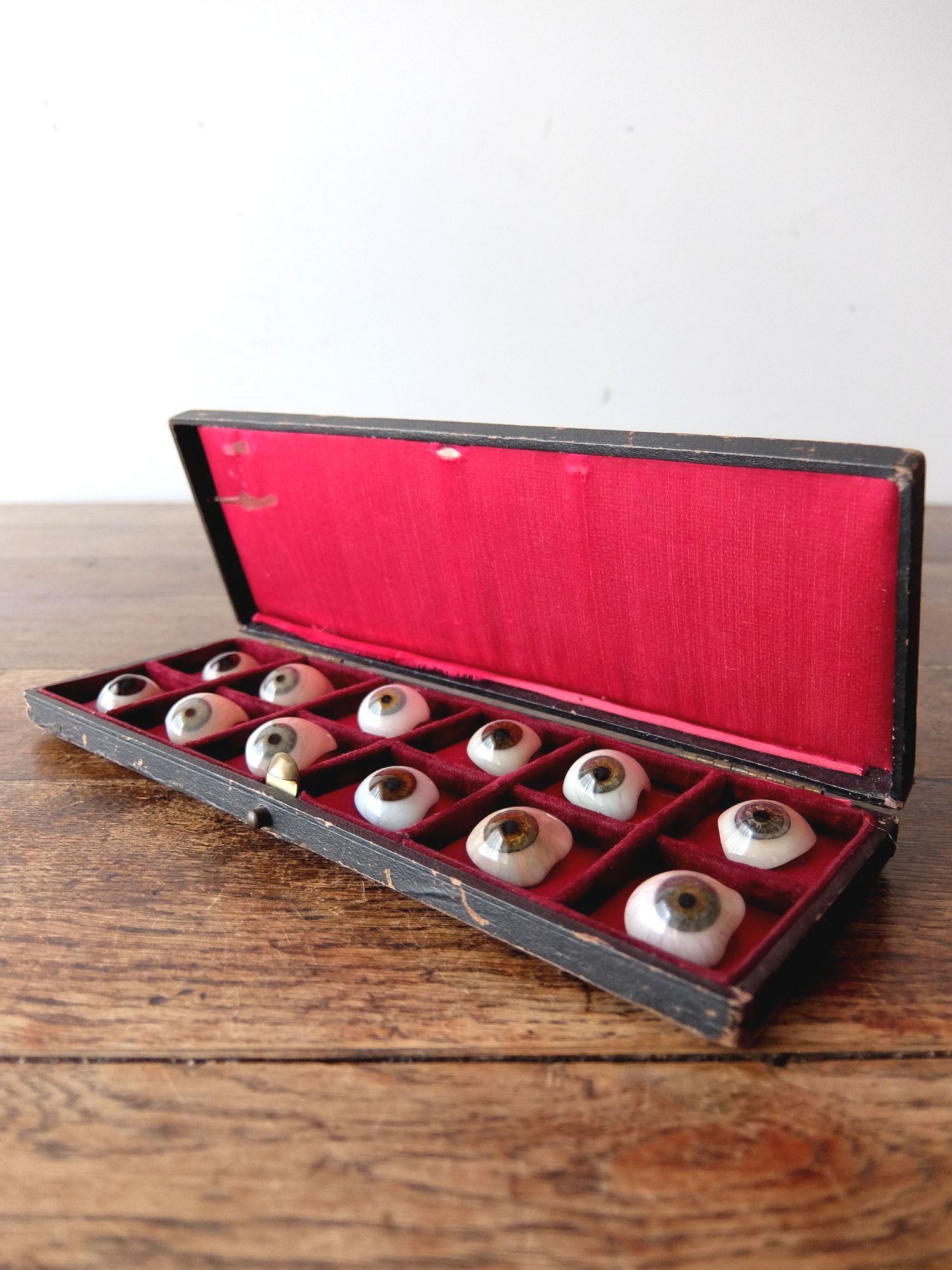 Prosthetic Glass Eyes with Case 【12 pcs】 (A0917)