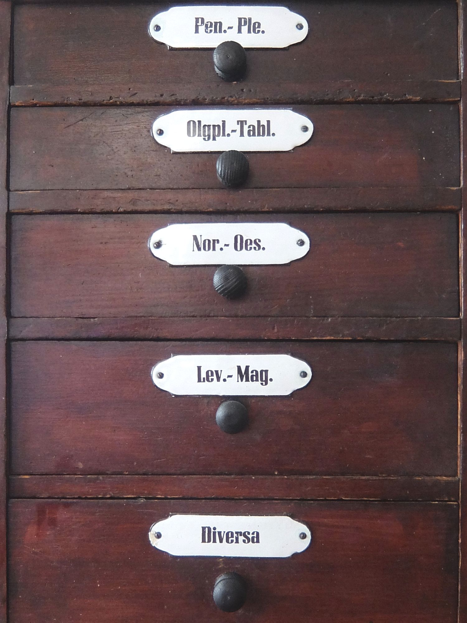 Apothecary Drawers (B0526)