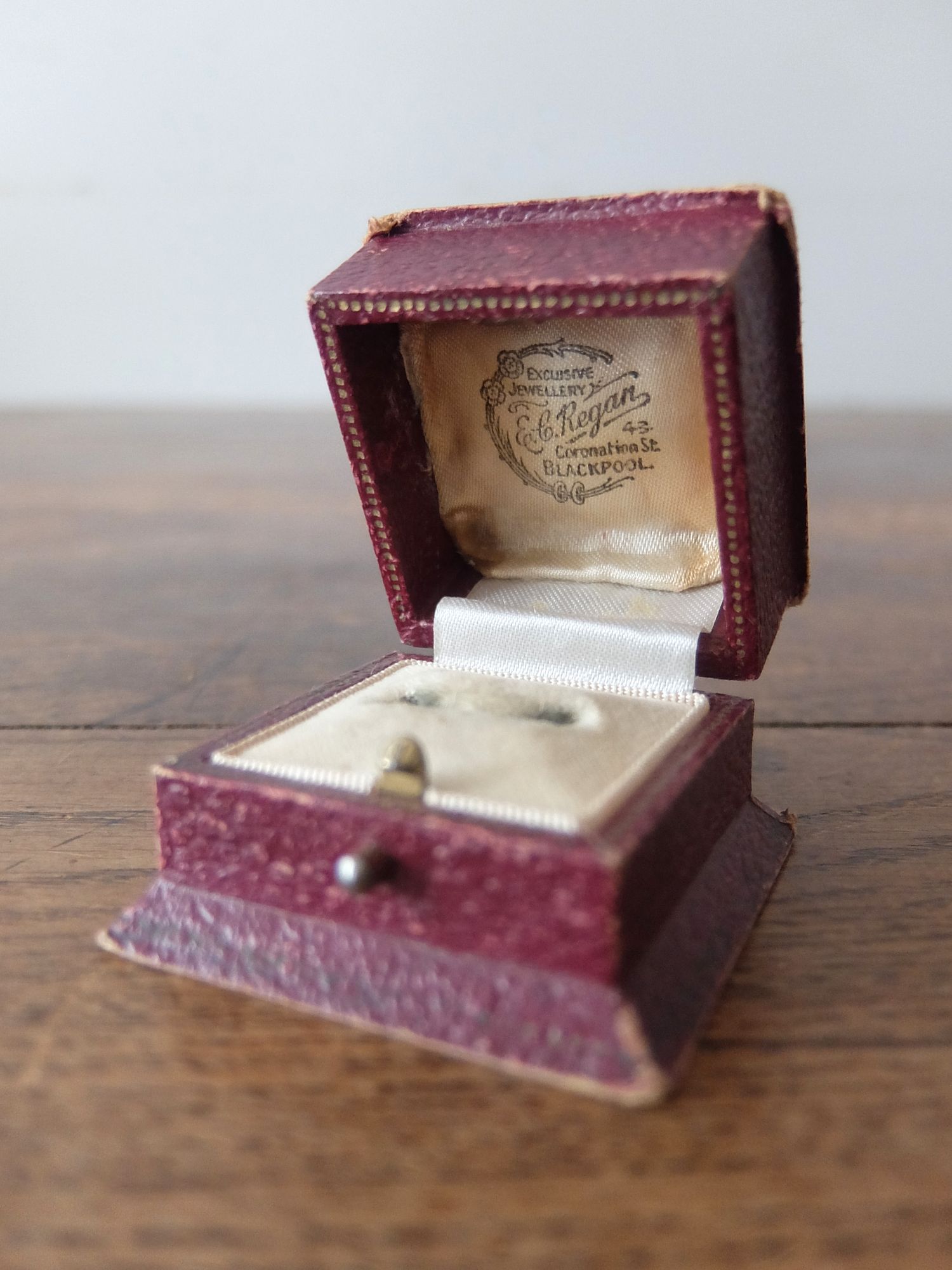 Antique Jewelry Box (B0526-15)