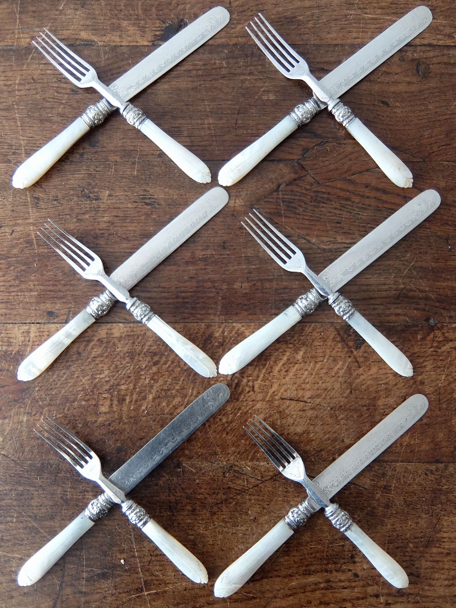 Knife & Fork (B0625)