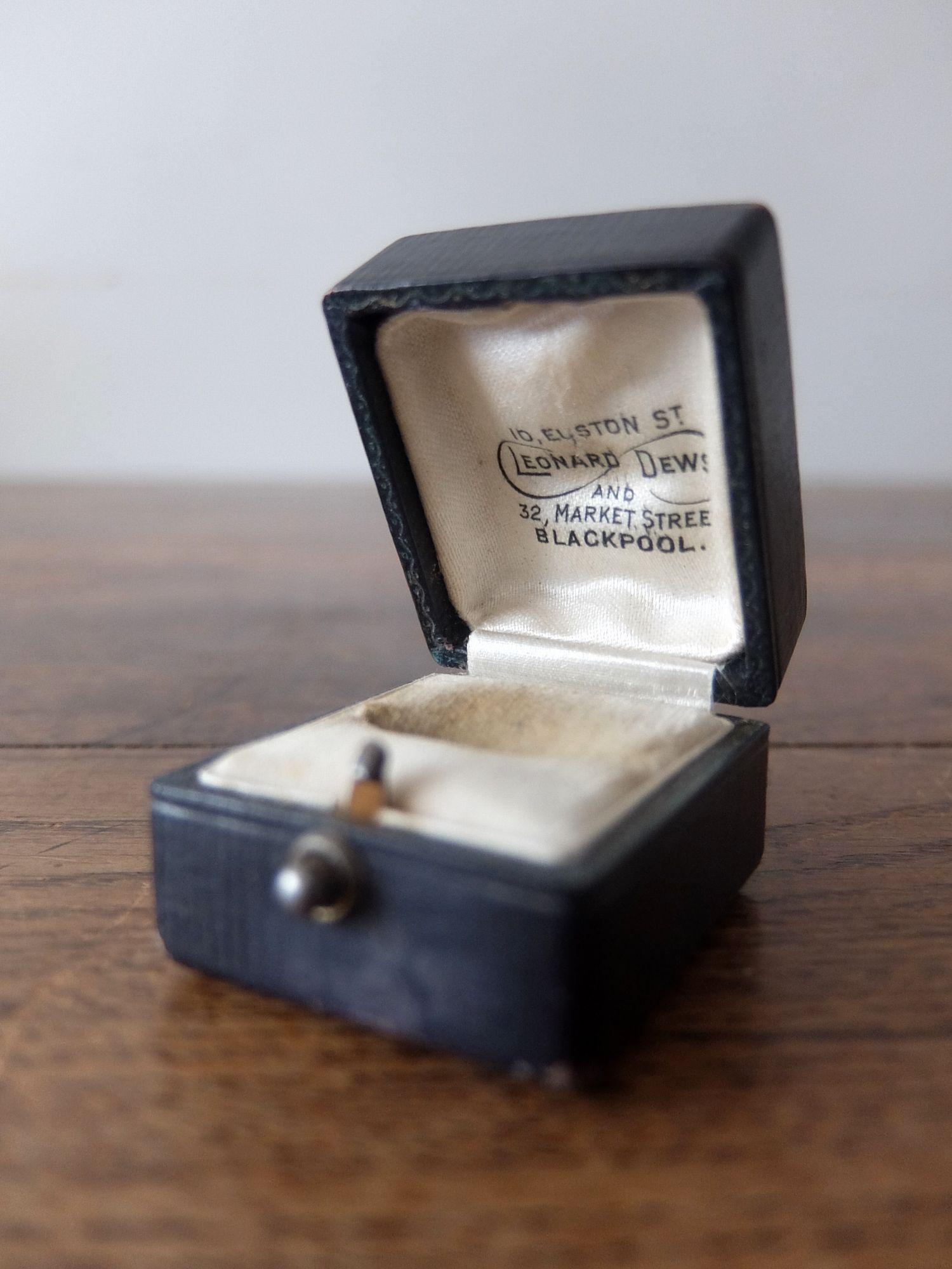 Antique Jewelry Box (B0526-12)