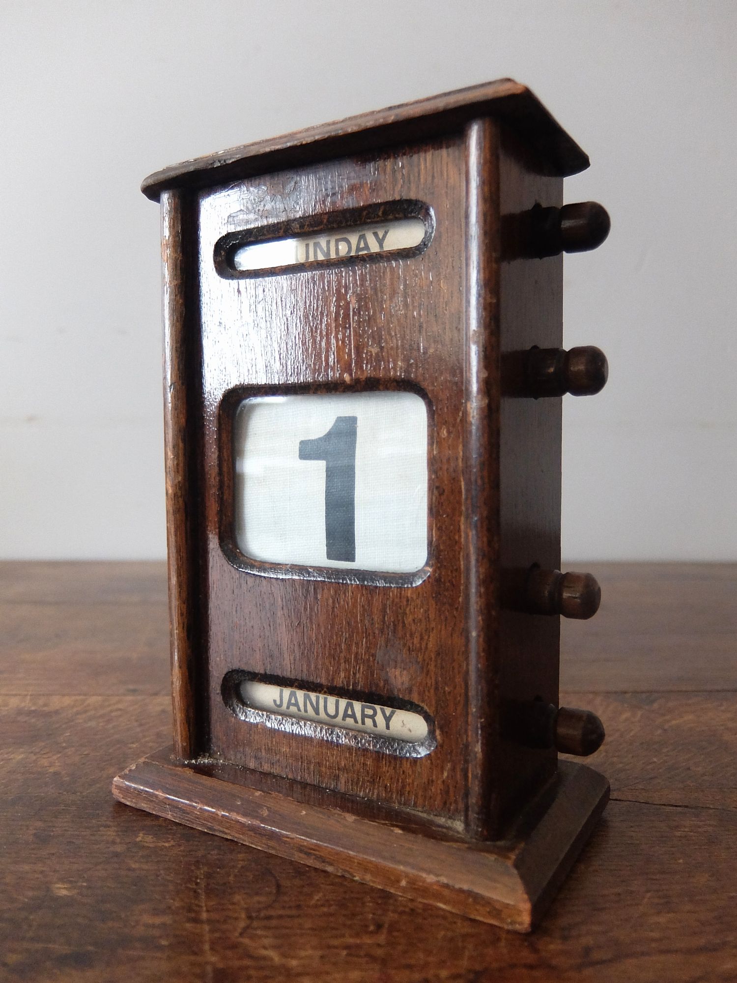 Perpetual Calendar (A0626)