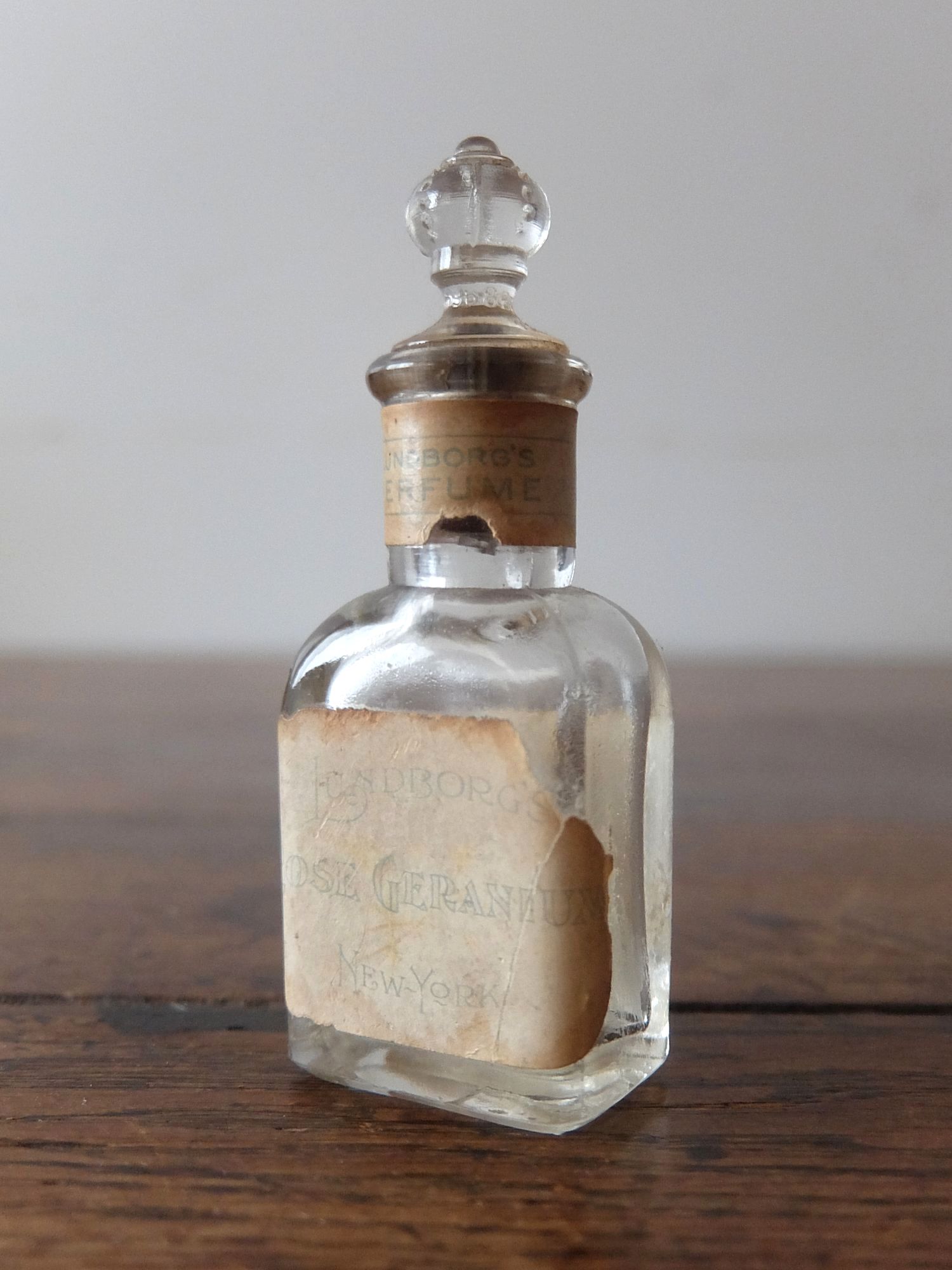 Perfume Bottle (A0626-02)