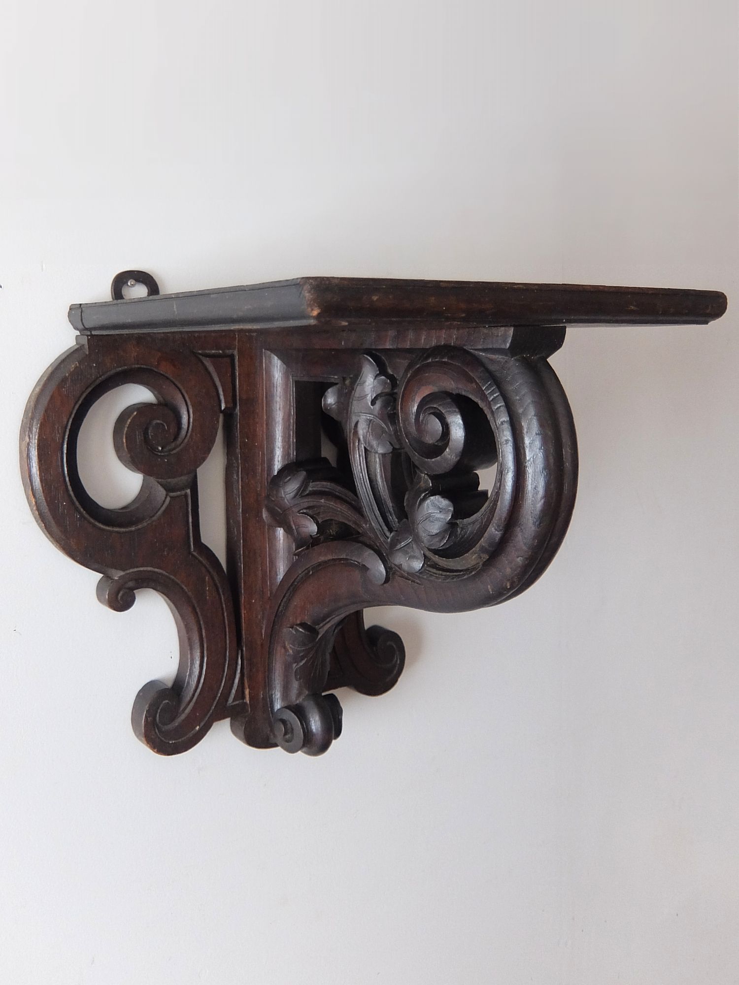 Carved Wall Bracket (A0525)