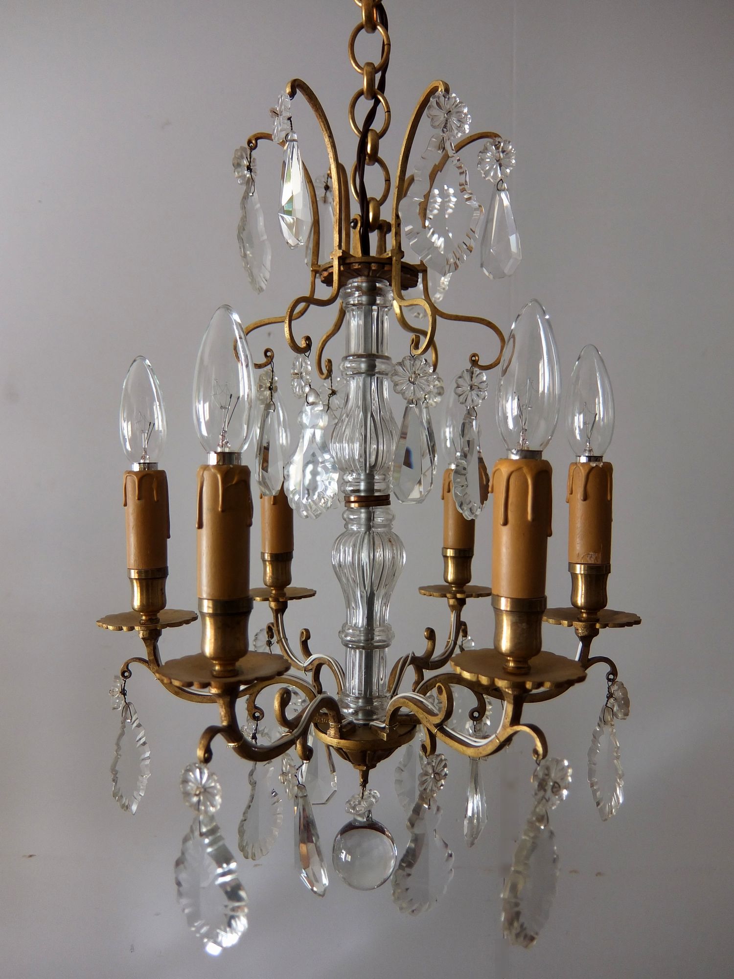 Chandelier (B0915)