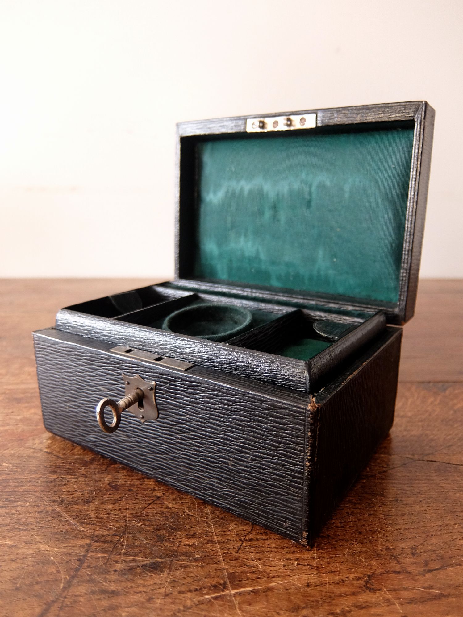 Antique Jewelry Case (A1123)