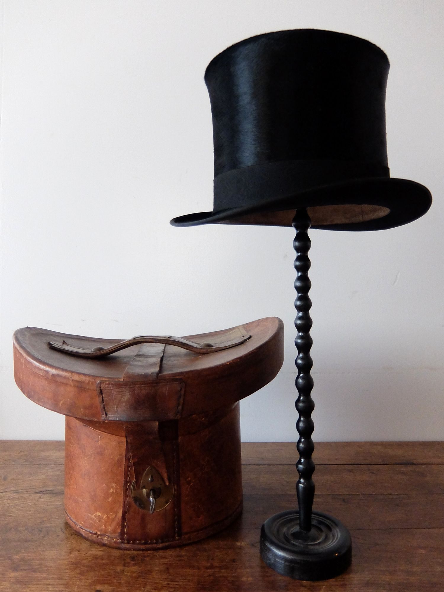 Silk Hat with Box (A0521)