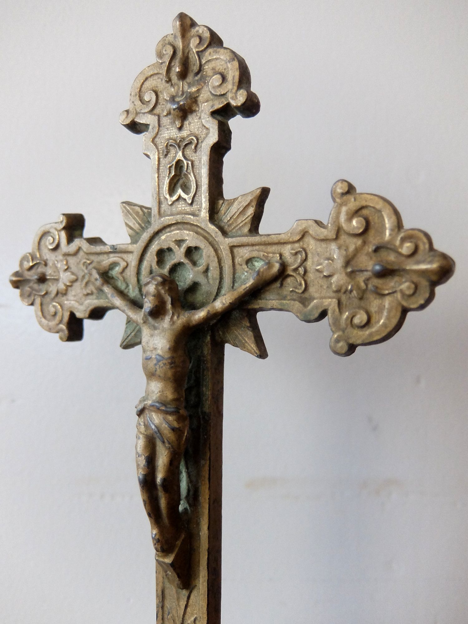 Cross (A1123)