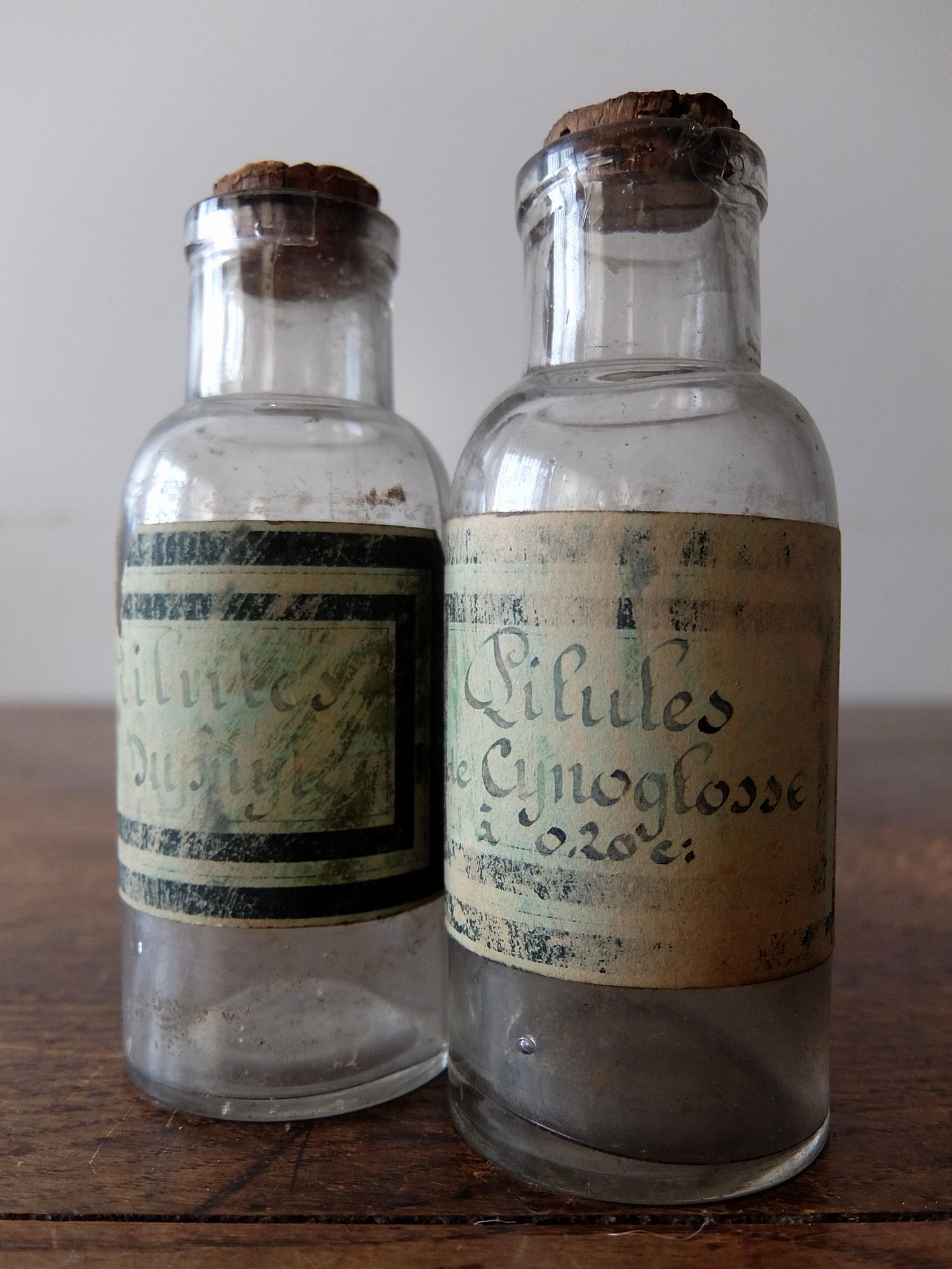 Medicine Bottle (A0822-01)