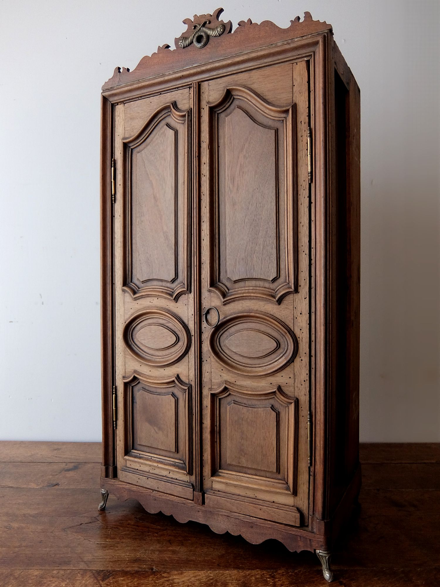 Doll's Armoire (A1018)