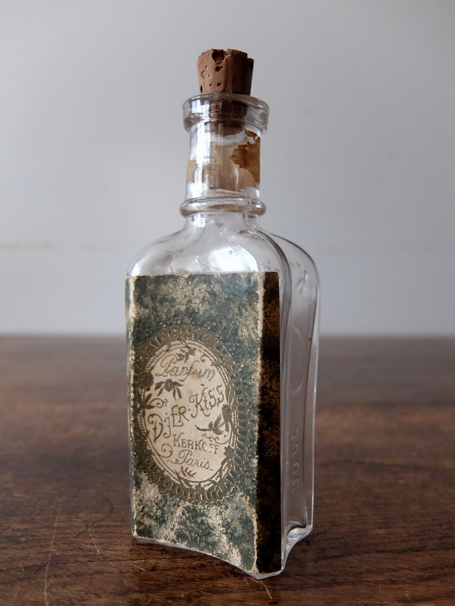 Perfume Bottle (A0821)