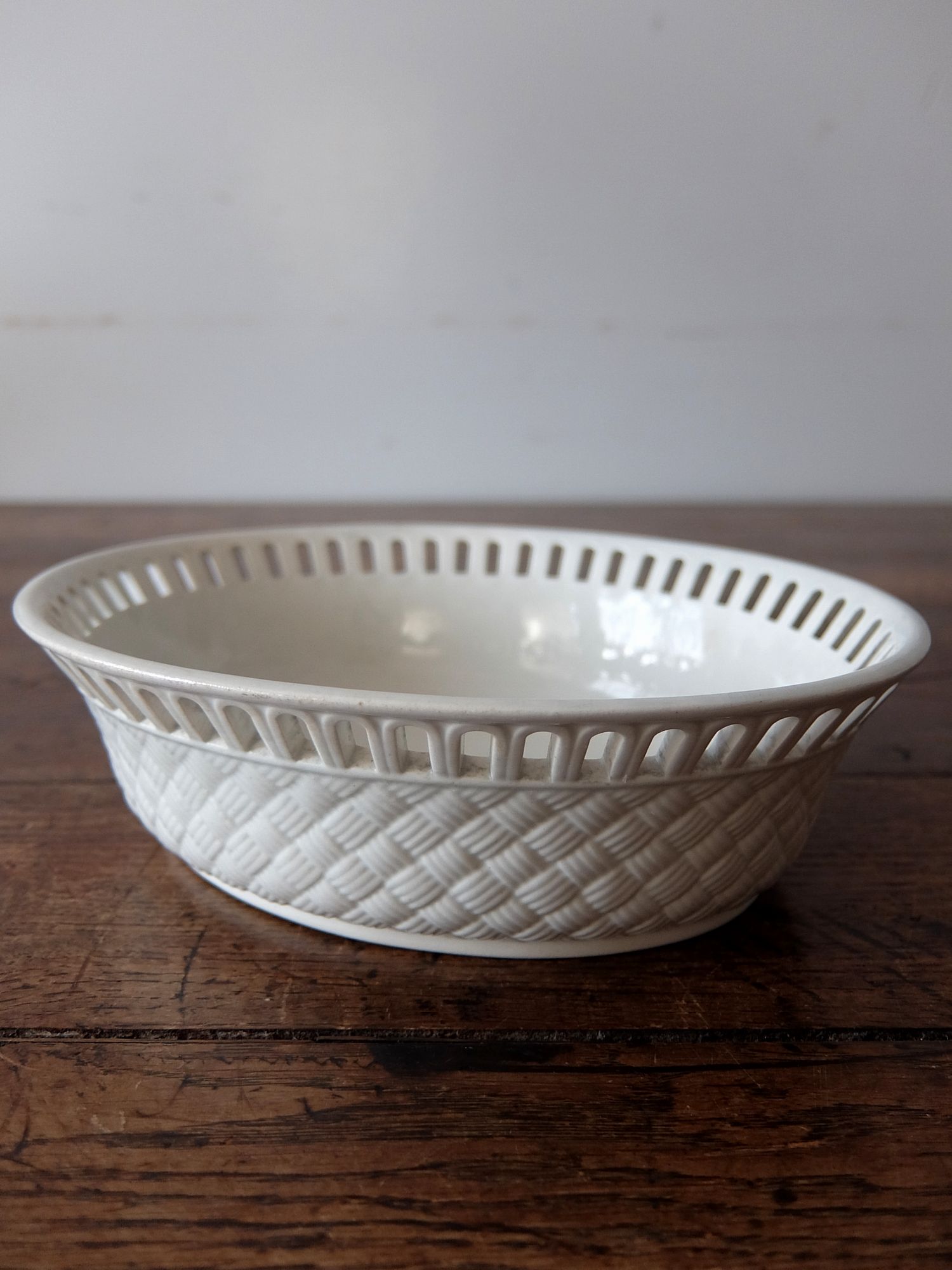 Wedgwood Relief Bowl (A0223)