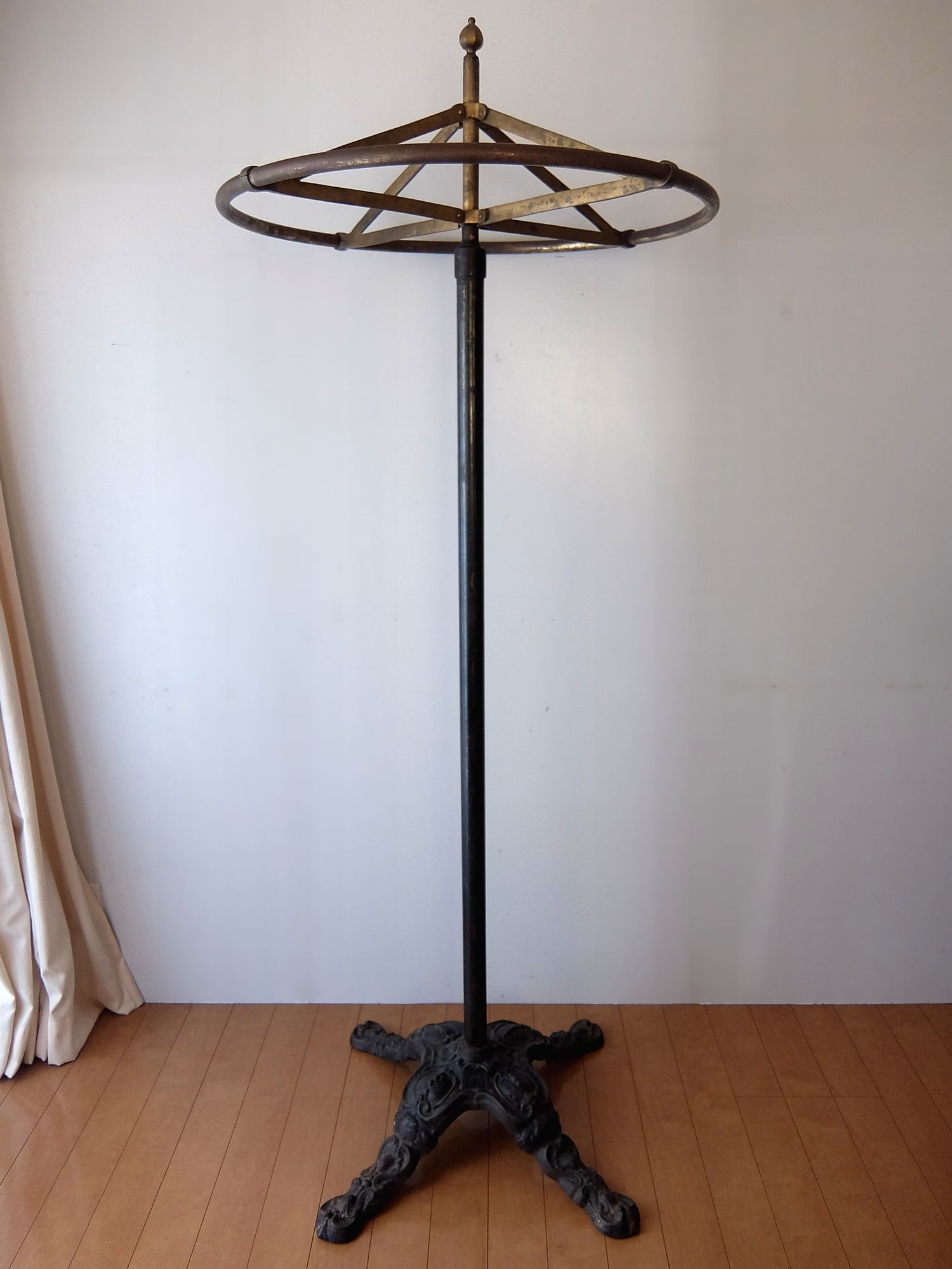 Circle Coat Stand (B0618)