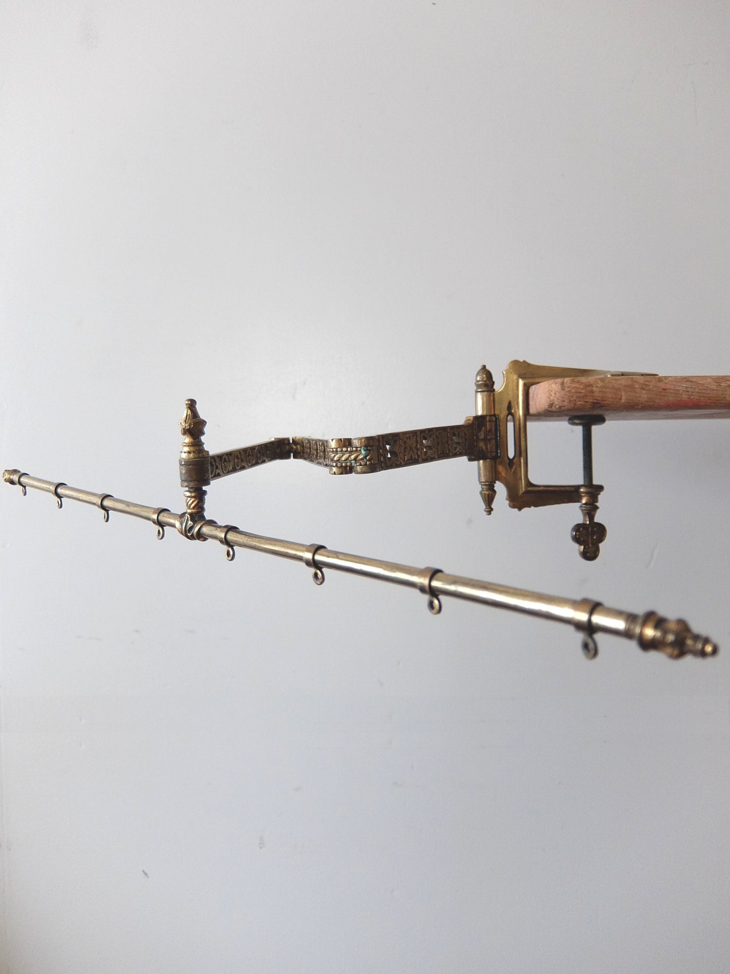 Adjustable Brass Holder (B0820)