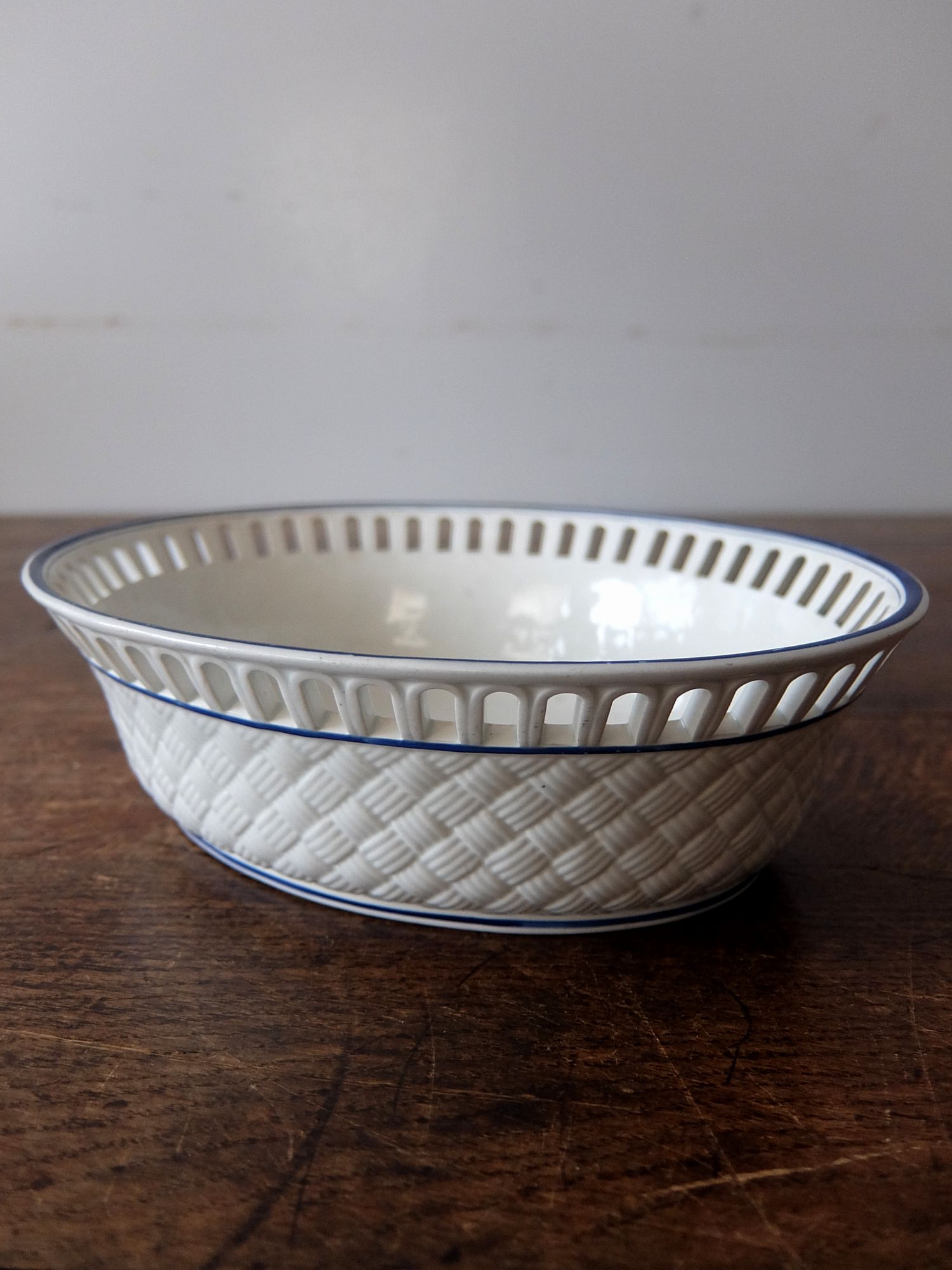 Wedgwood Relief Bowl (B0223)