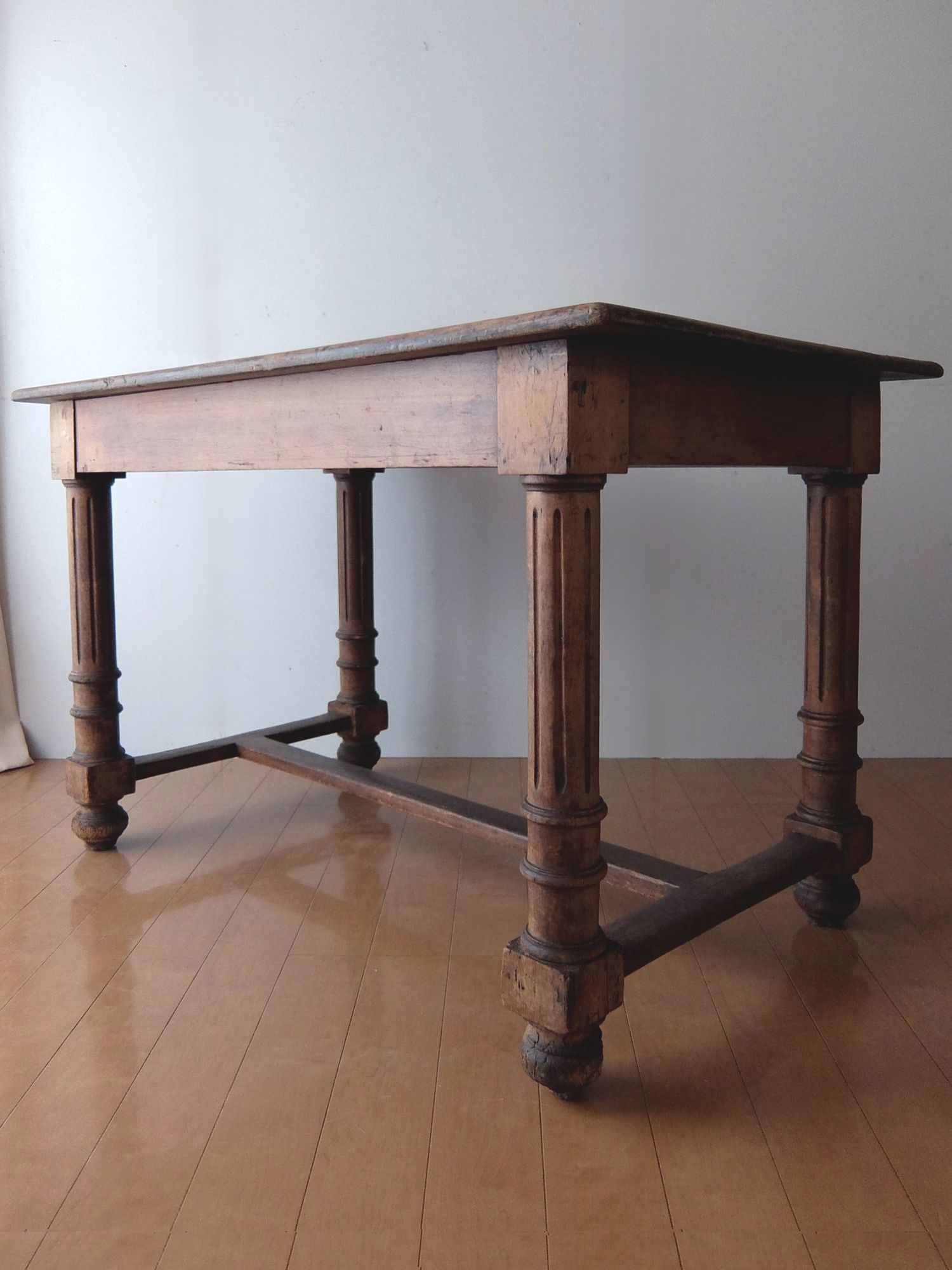 French Table (A1019)