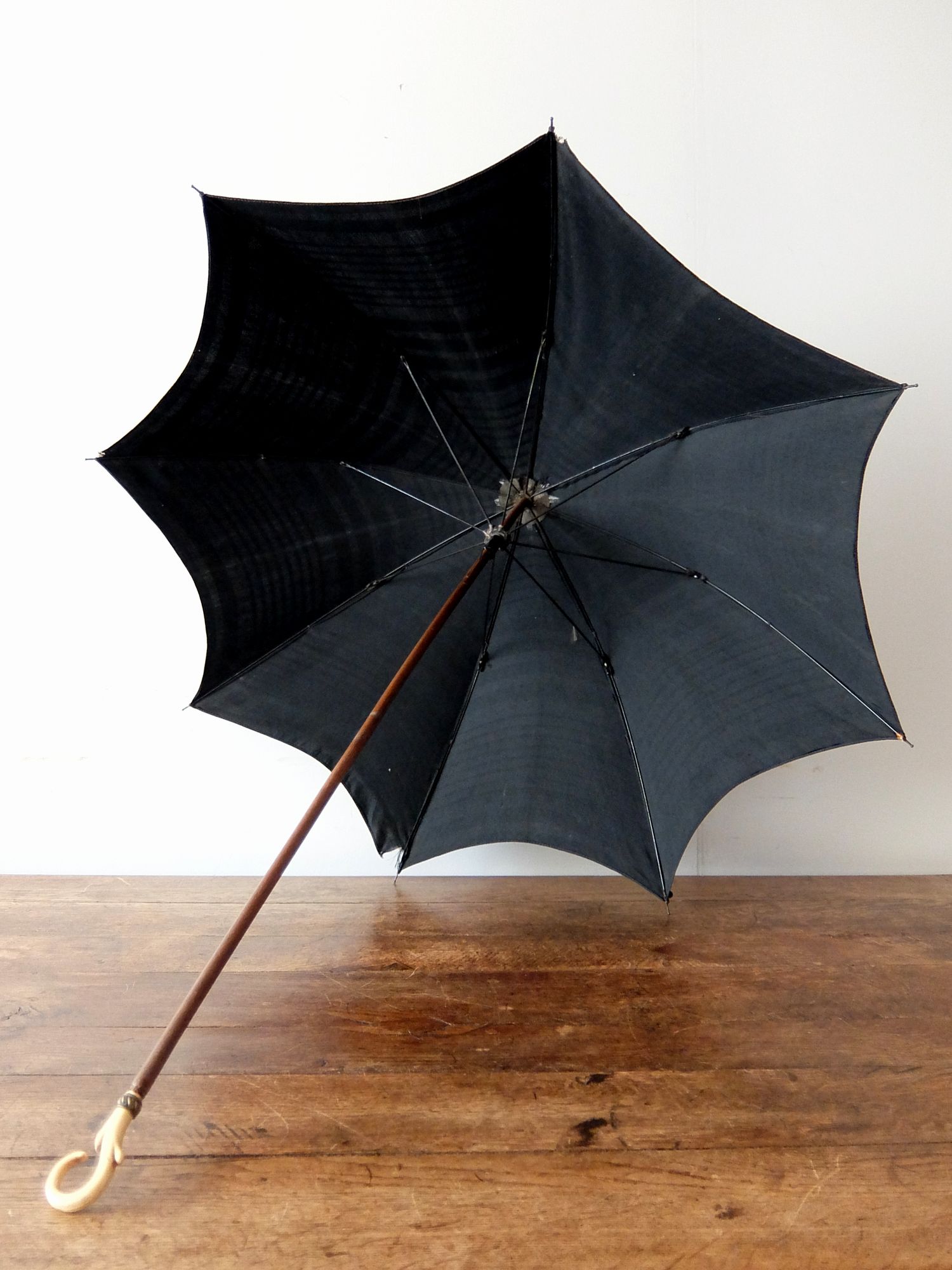 Antique Umbrella (A0321-01)