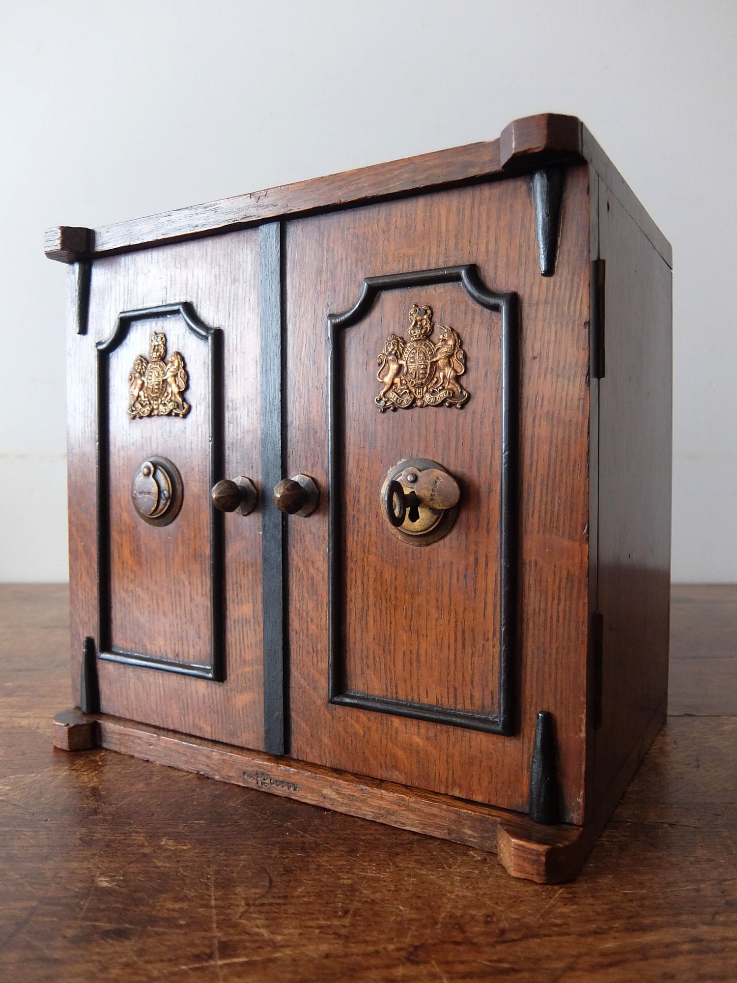 Wooden Case with Drawers (A0726)