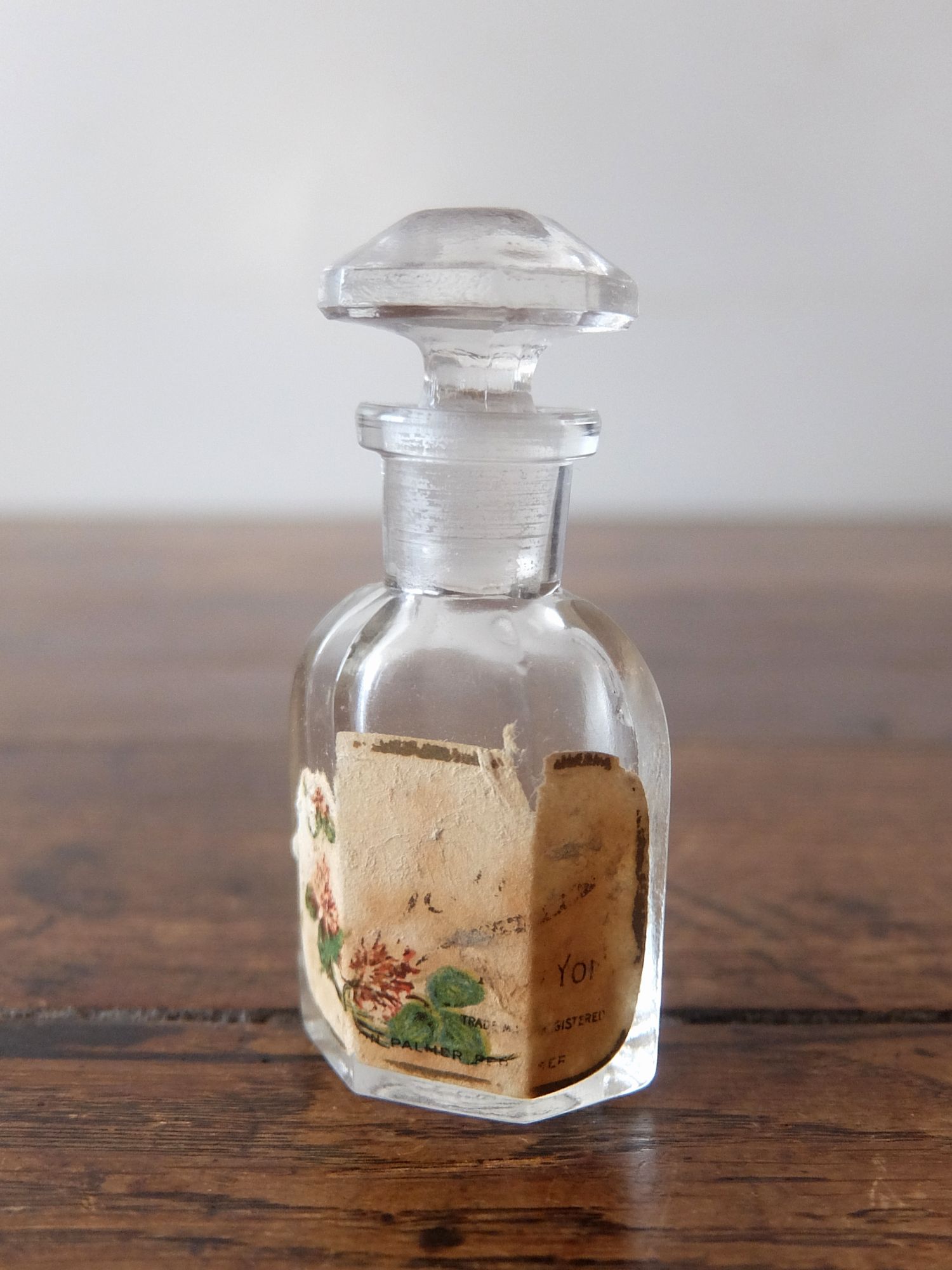 Perfume Bottle (A0726)