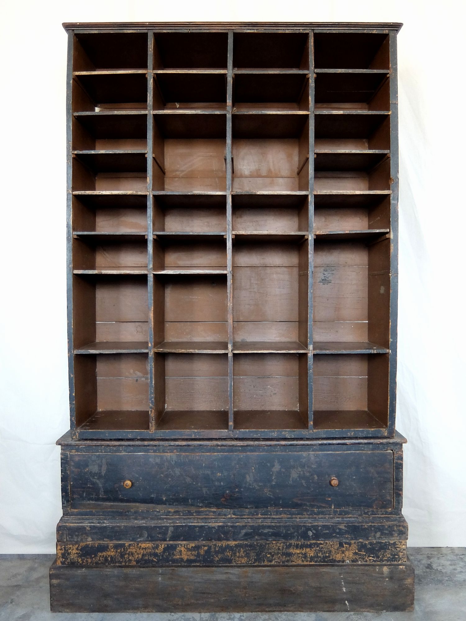 French Shelf (A0617)