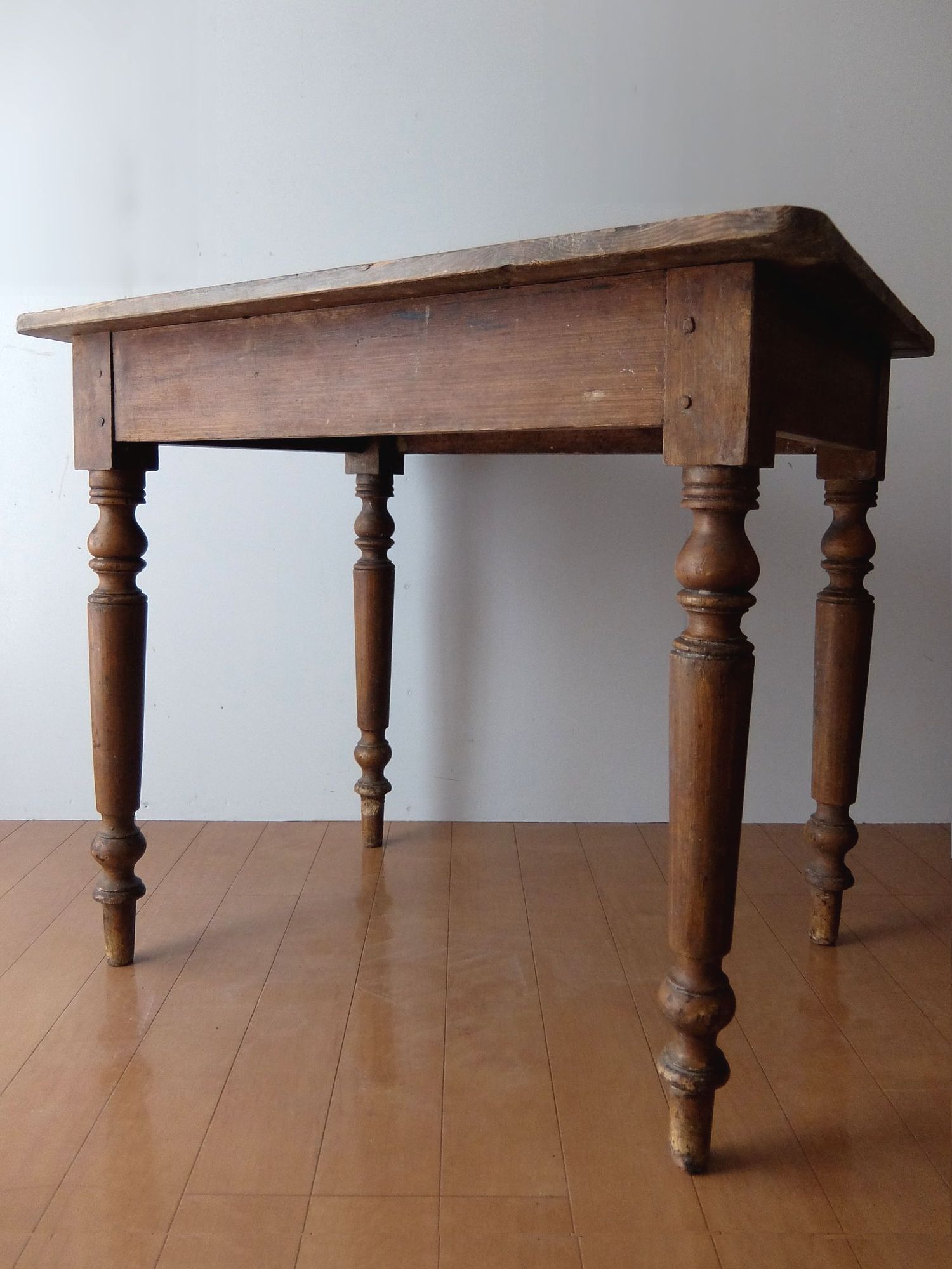 French Table (A0319)