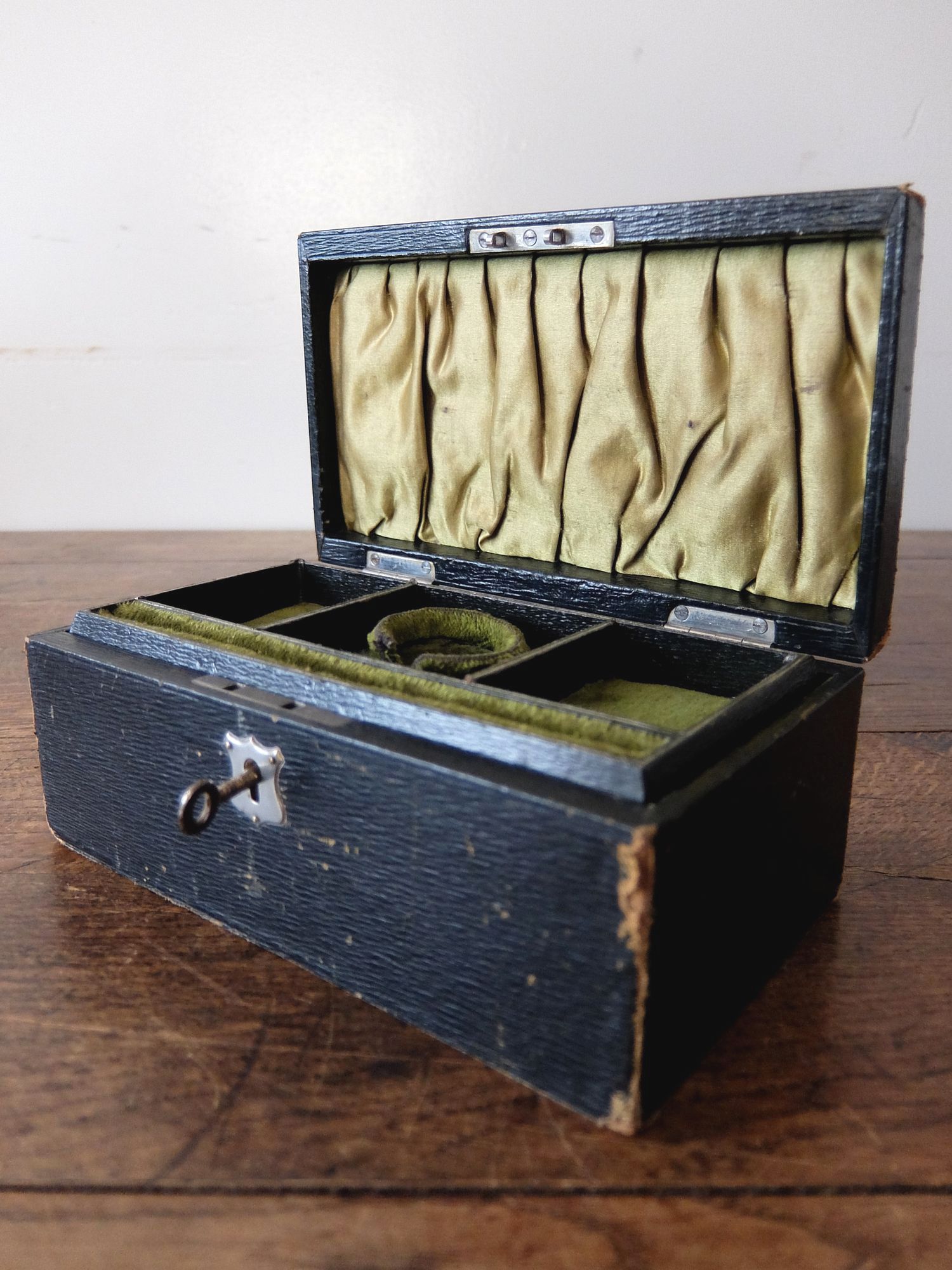 Antique Jewelry Case (A0422)