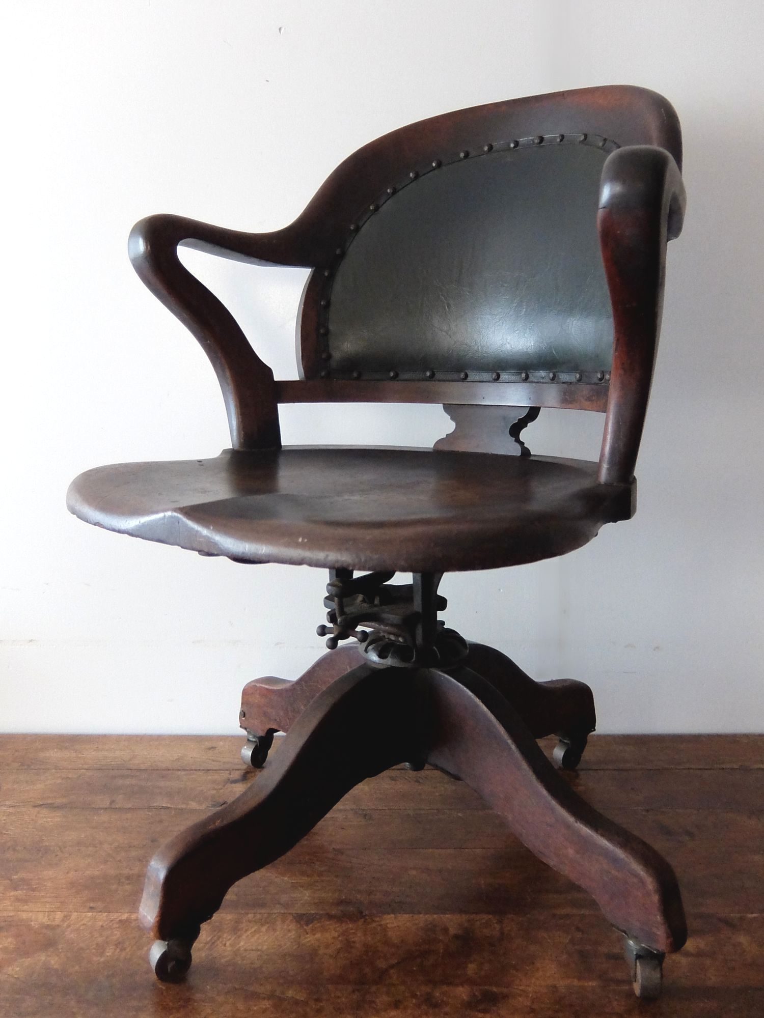 Swivel Arm Chair (A0622)