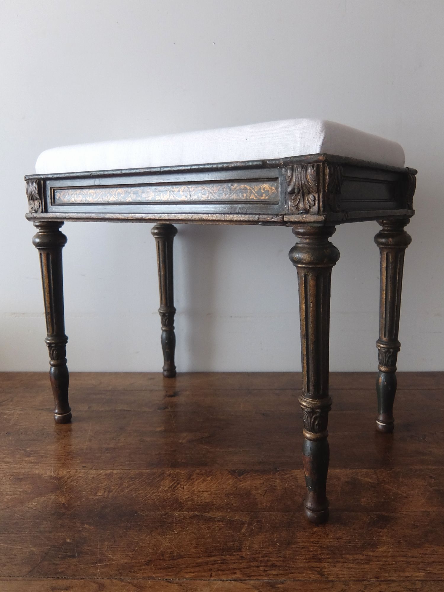 French Stool (A0426)