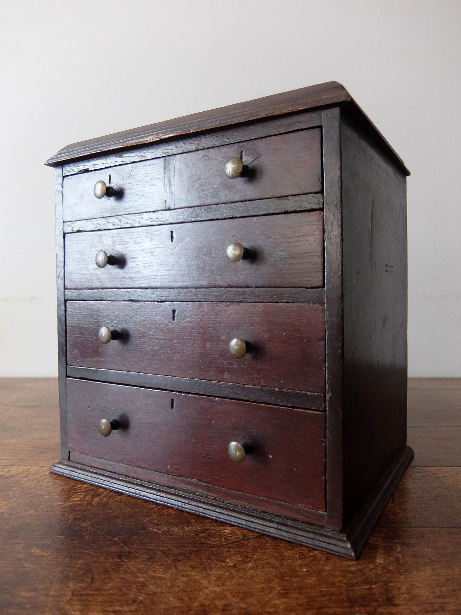 Doll's Chest (A0926)