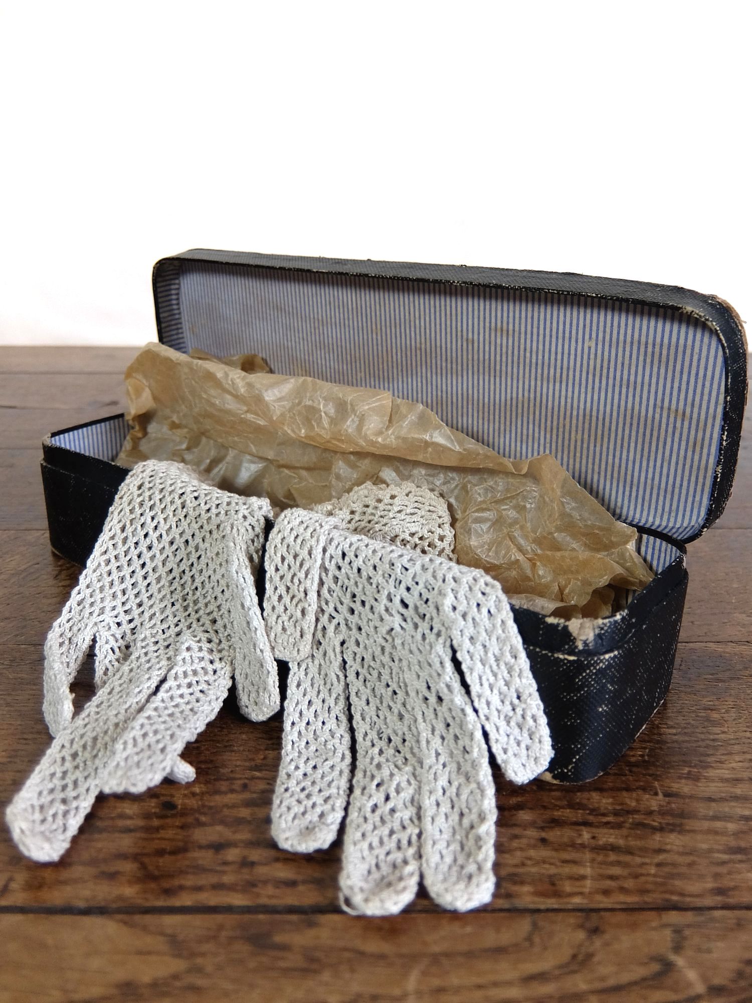 Lace Gloves with Box (A0720)