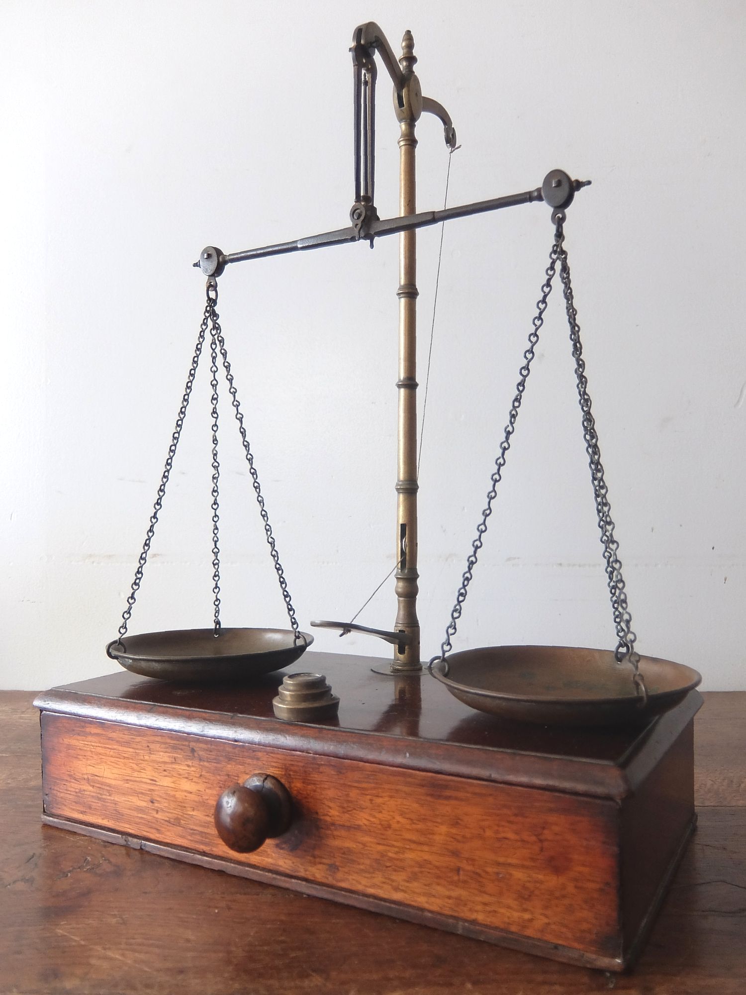 Jeweler's Scale (C0926)