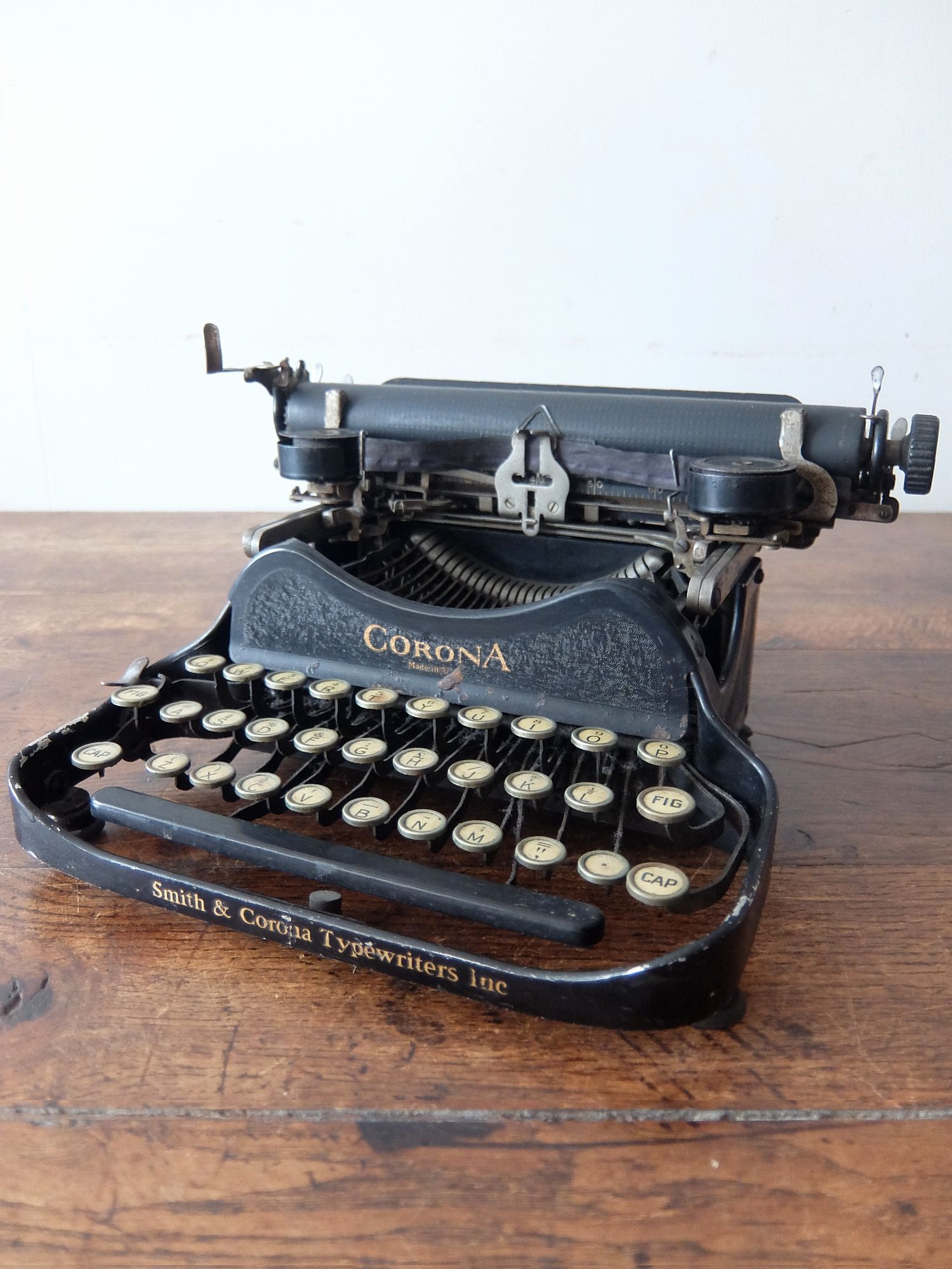 Typewriter (A1026)