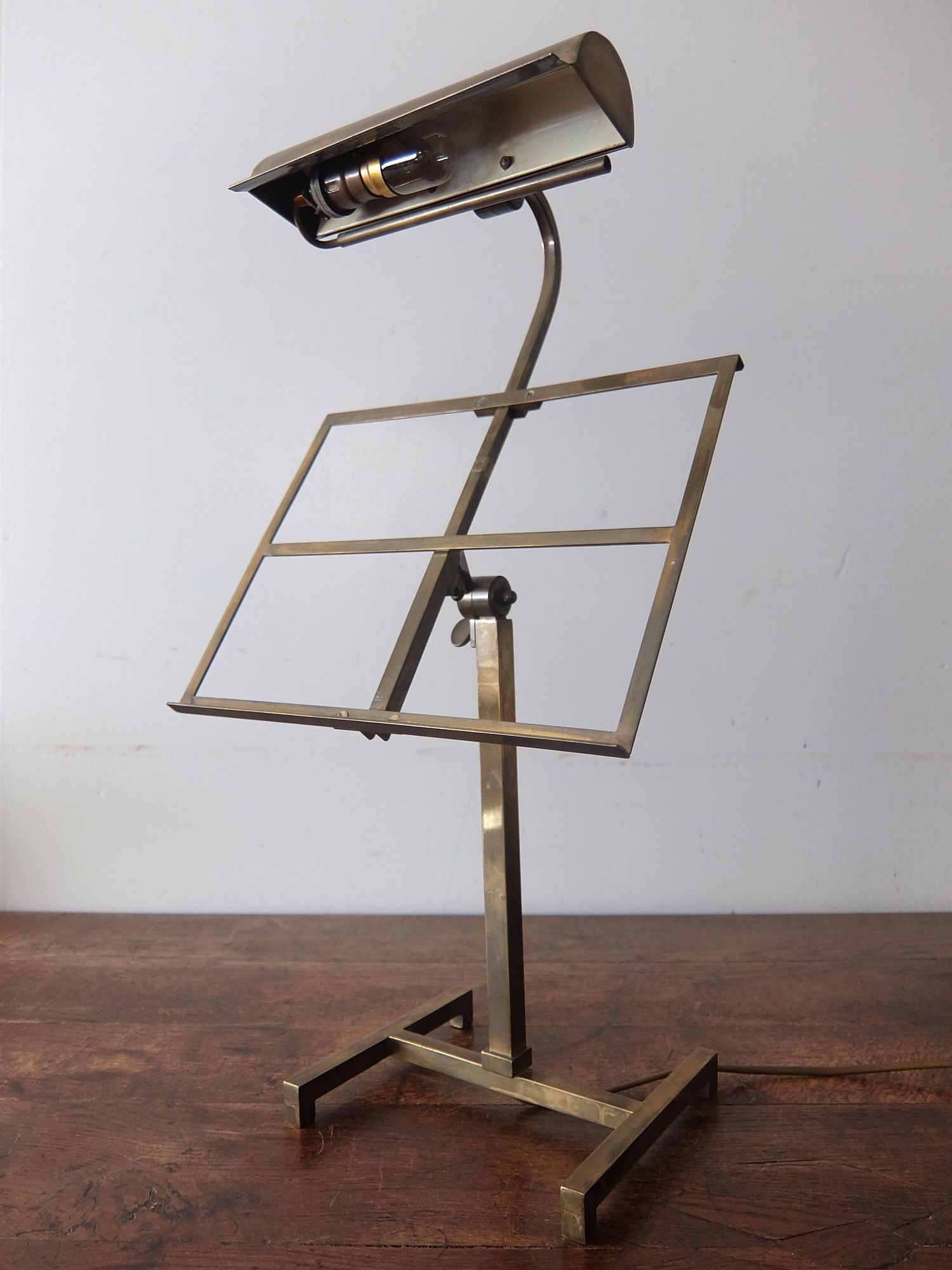 Menu/Music Stand with Lamp (A0426)