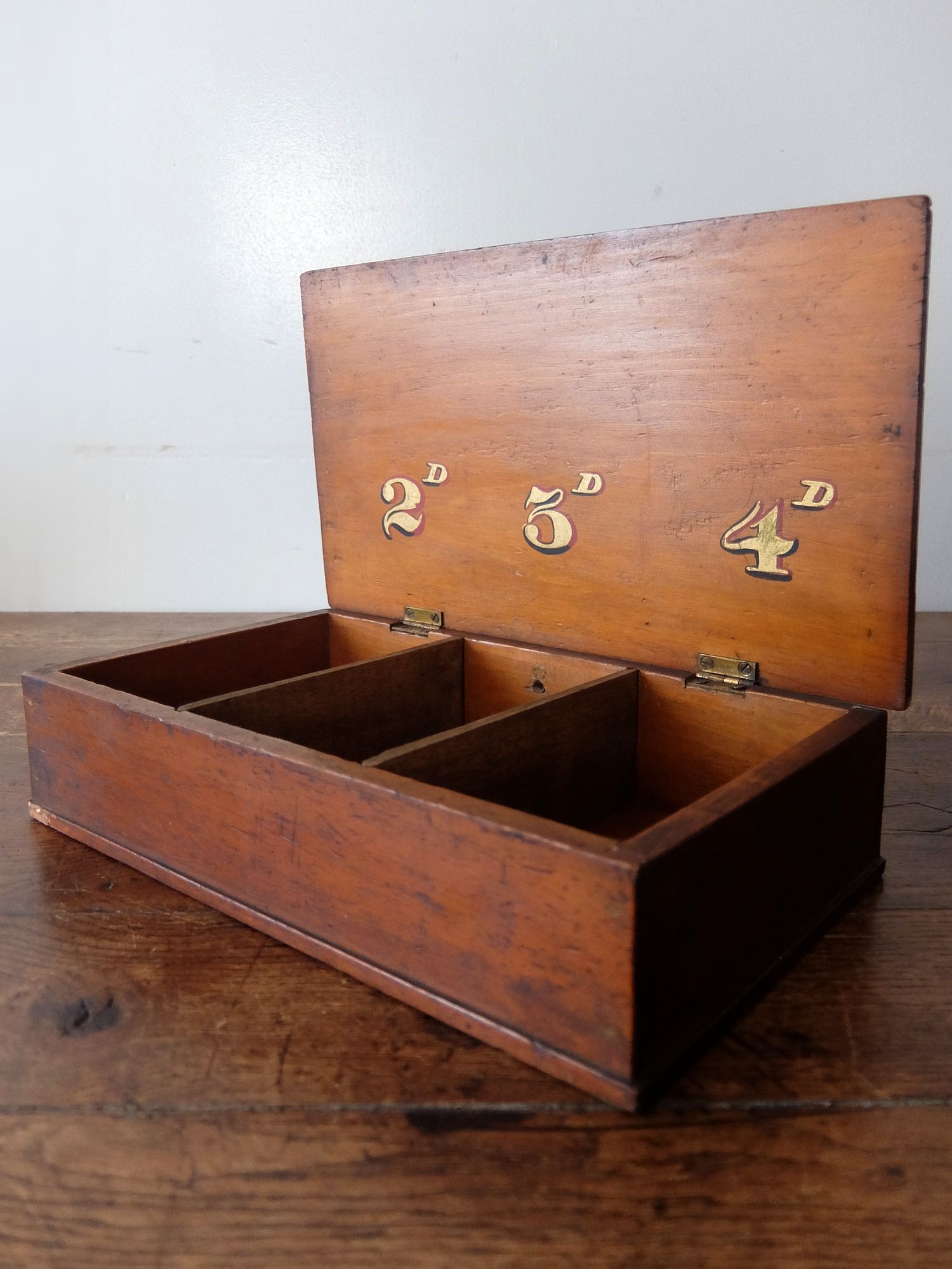 Wooden Cigar Box (A1025)