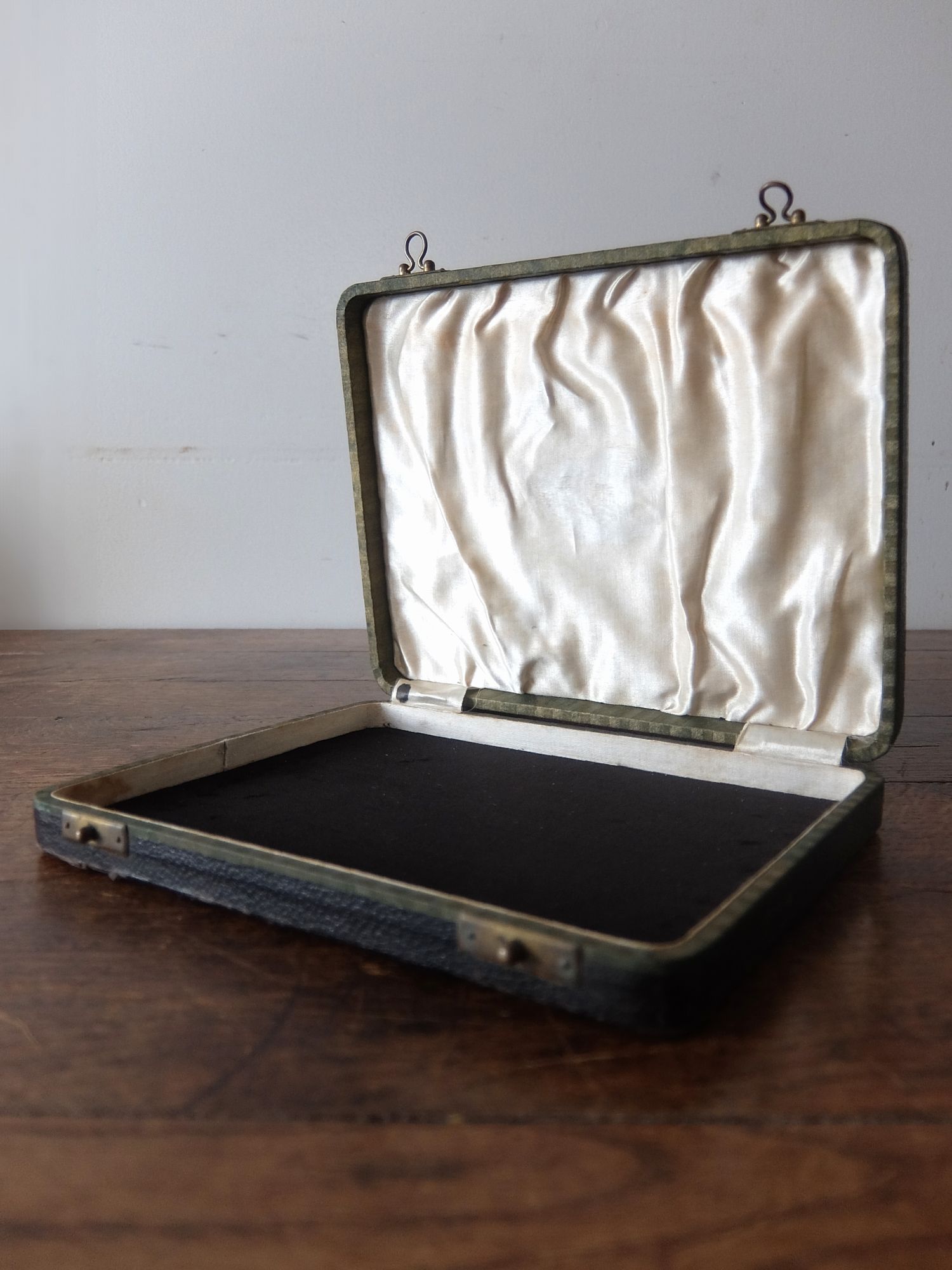 Antique Jewelry Box (B1026-04)