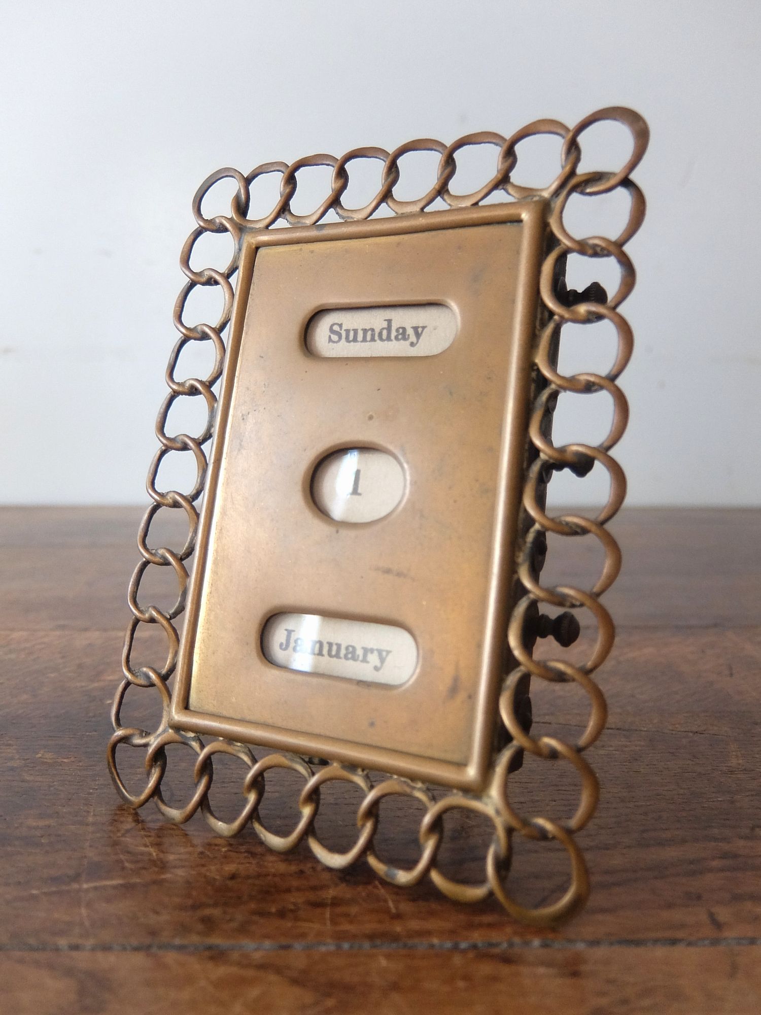 Perpetual Calendar (A1026)