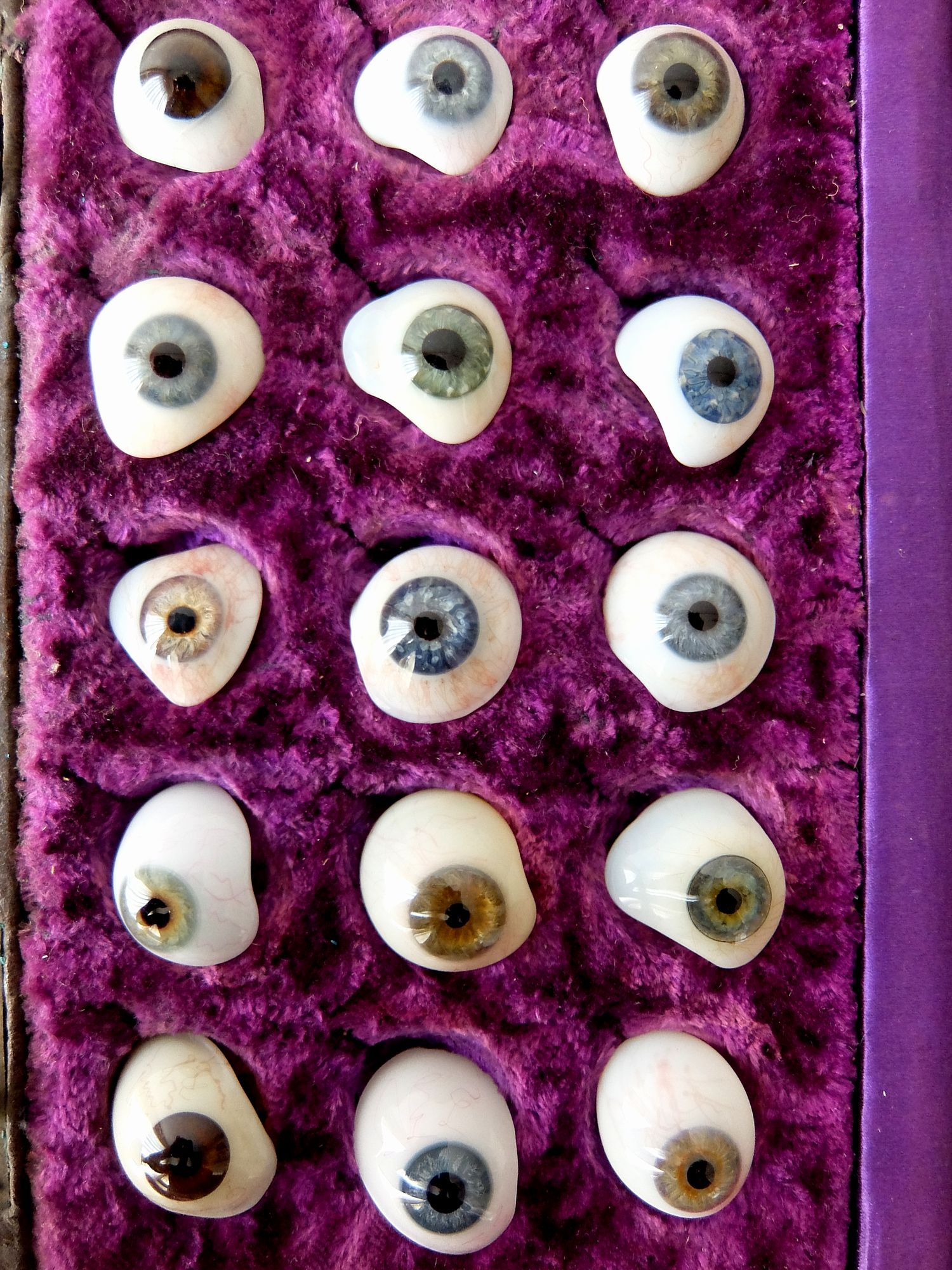 Prosthetic Glass Eyes with Case 【15 pcs】 (A0218)