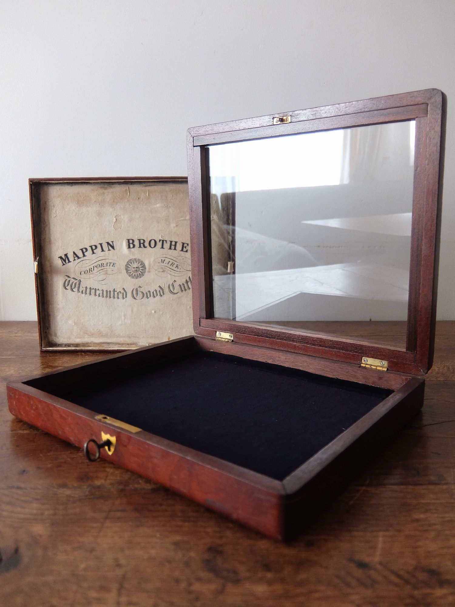 Display Case (A0925)